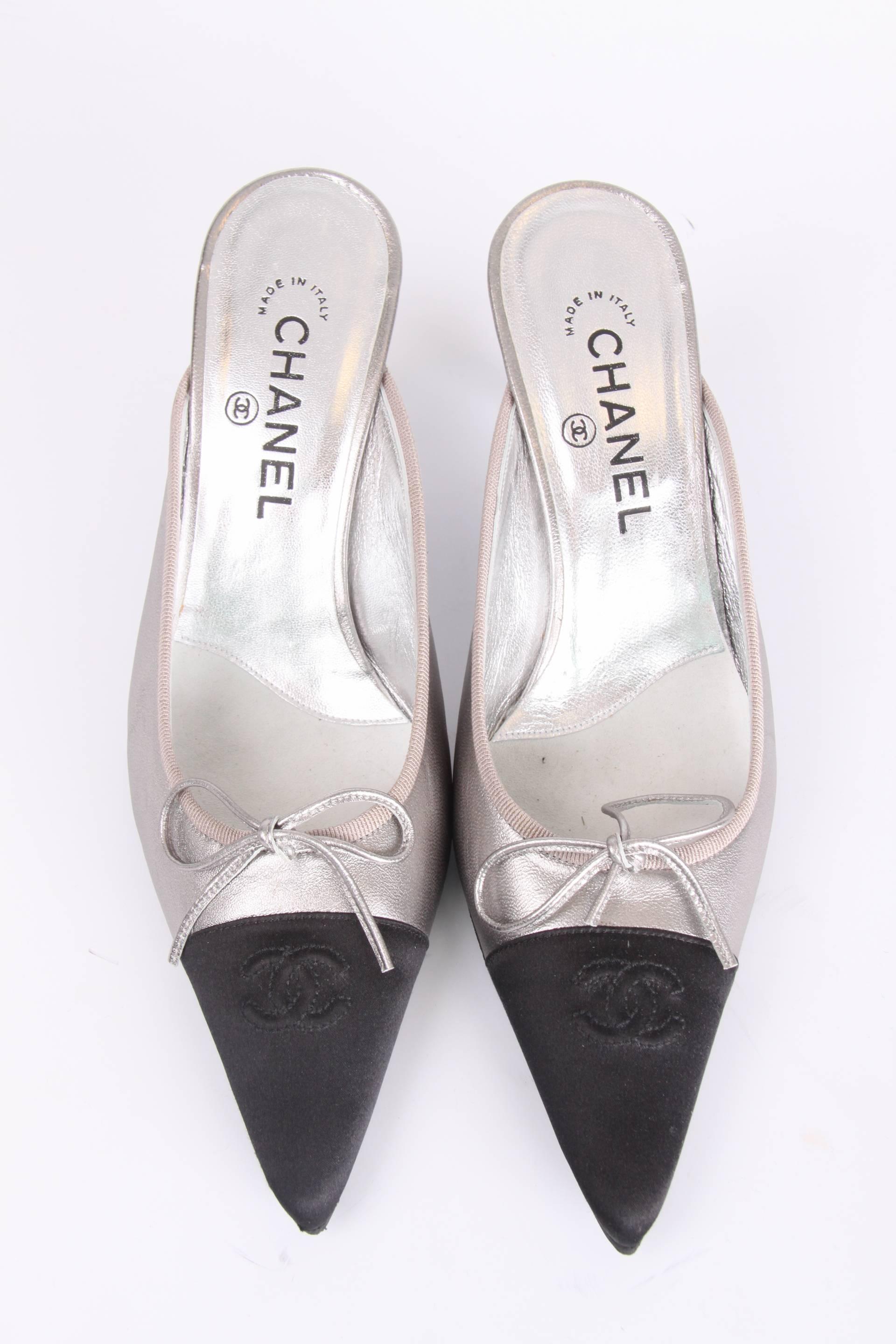 Chanel Shoes - silver leather/black satin  In New Condition For Sale In Baarn, NL