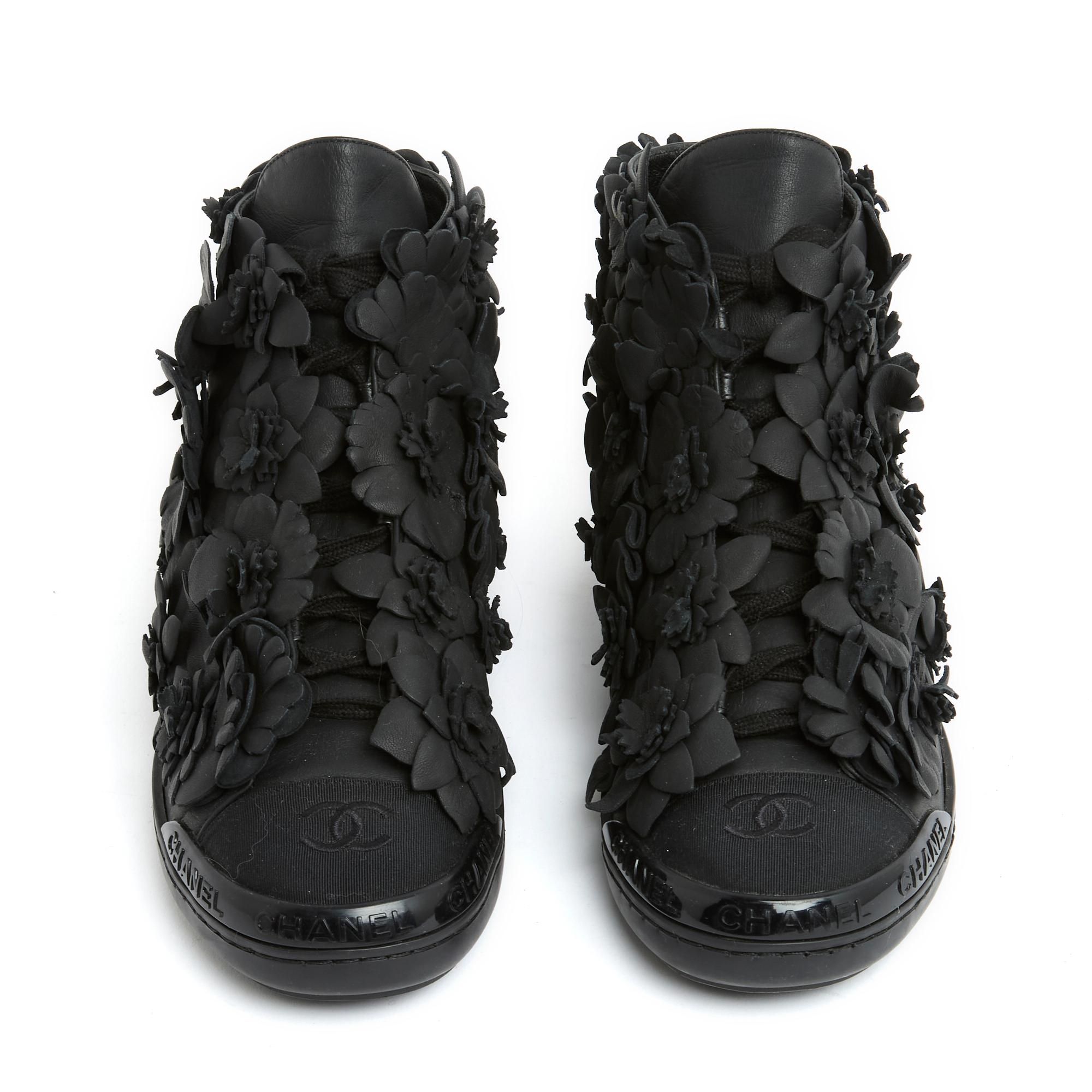 Chanel Shoes Sneakers EU38 Black Leather Camelia In New Condition In PARIS, FR