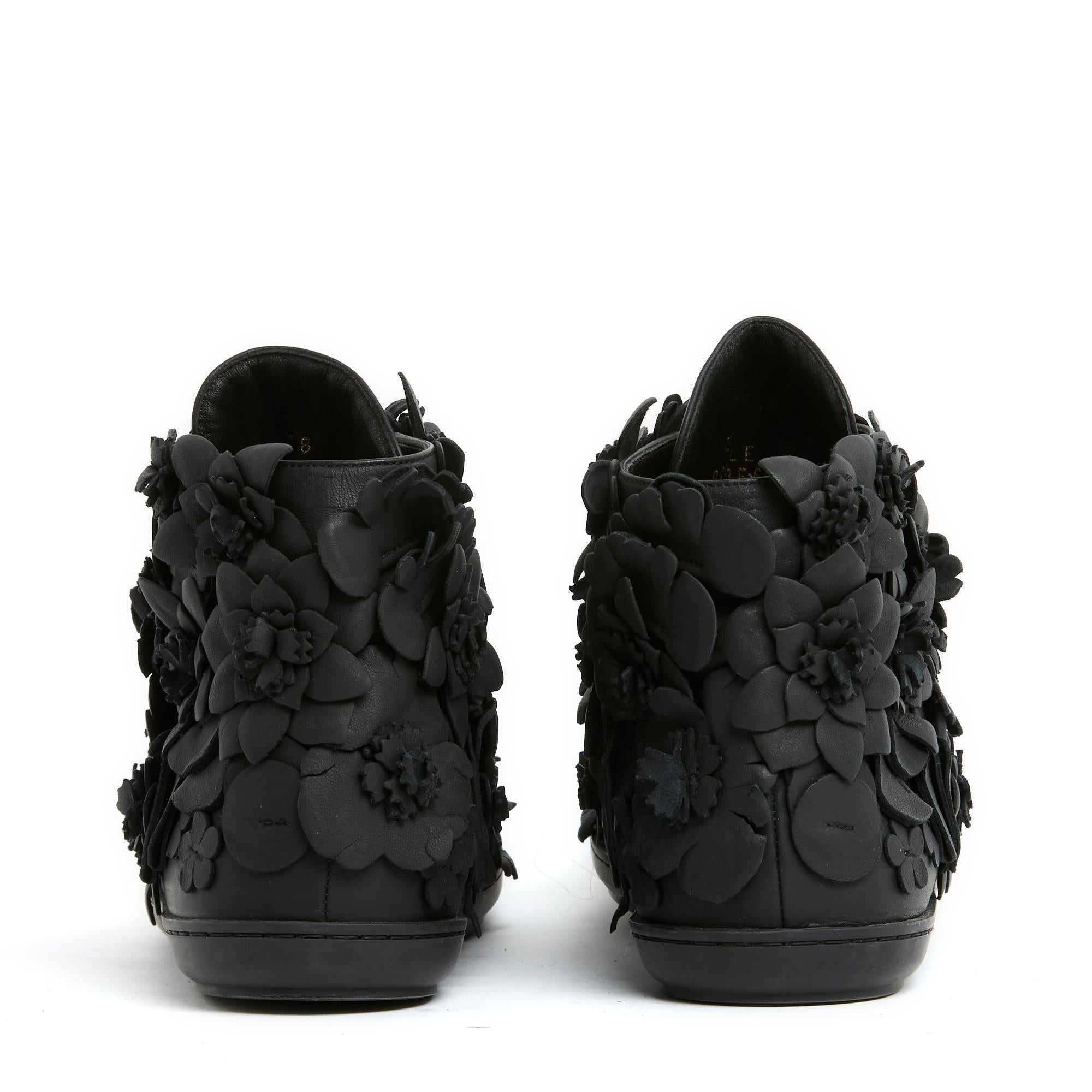 Women's Chanel Shoes Sneakers EU38 Black Leather Camelia