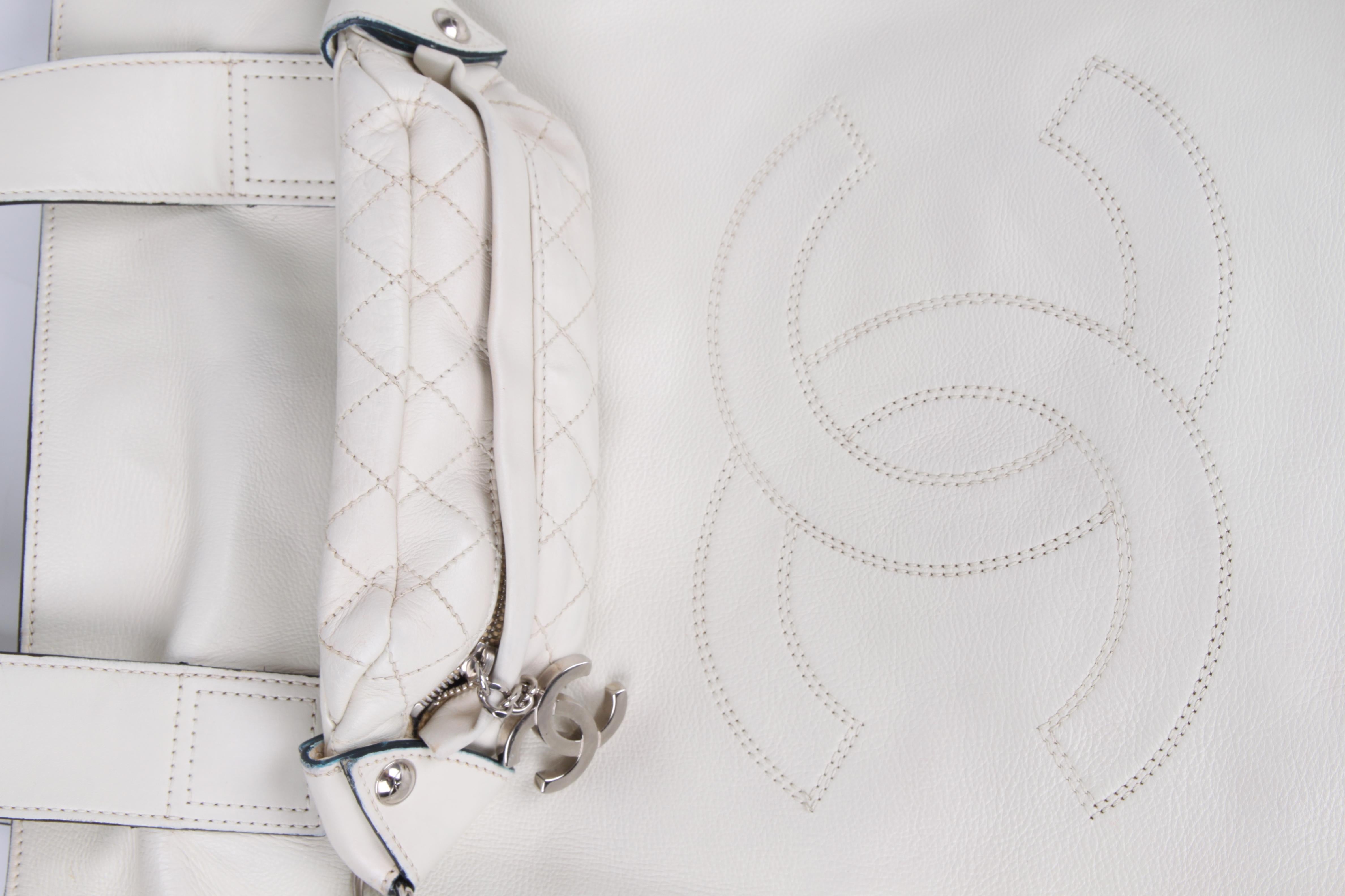 Women's or Men's Chanel Shopper Bag - off-white For Sale