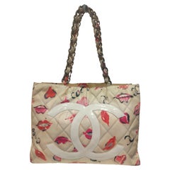 Chanel Vintage Patent Leather Kisses Unisex Shoulder Bag, 40x30x10 cm