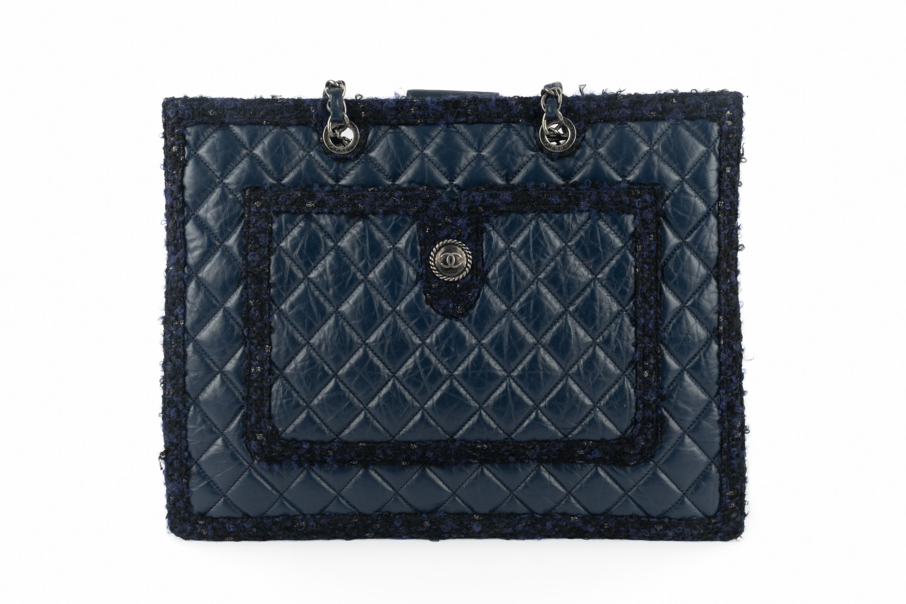 Noir Chanel shopping bag 2014 en vente