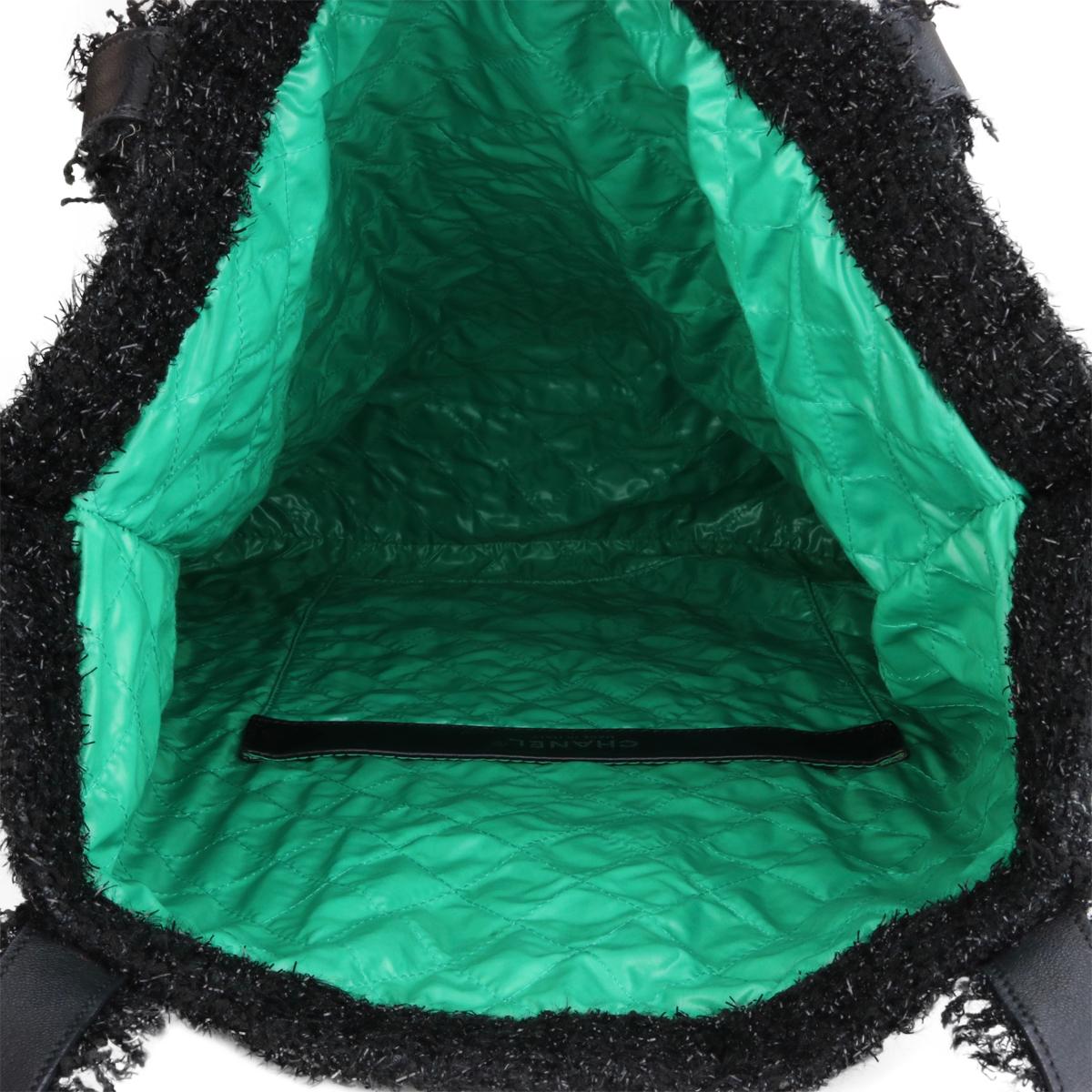 CHANEL Shopping in Fabrics Black Tweed Robot Tote Bag Silver Hardware 2017 en vente 10