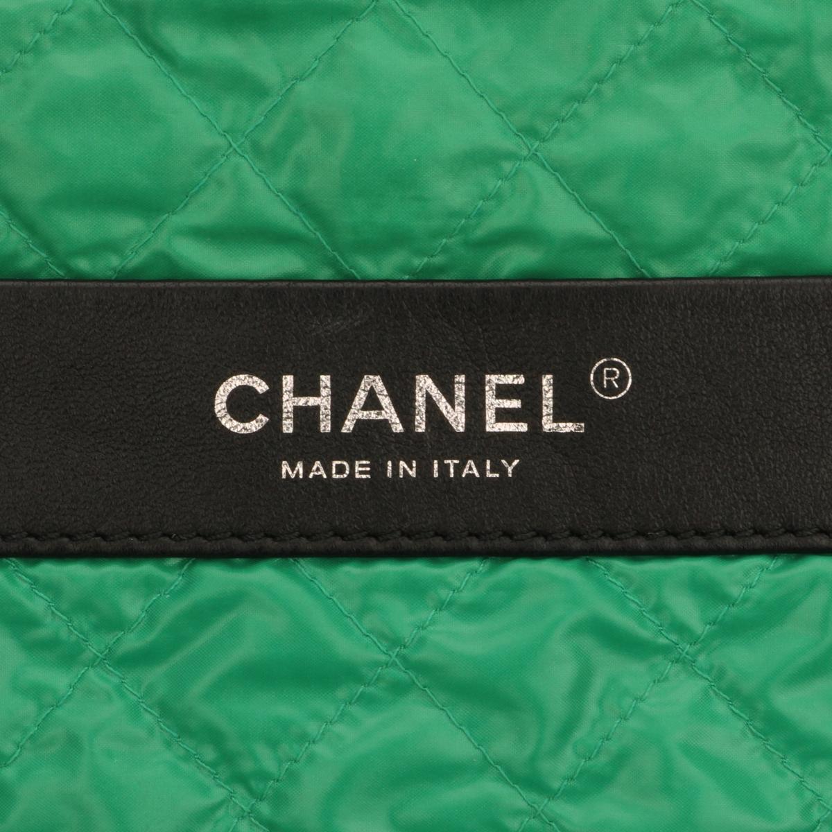 CHANEL Shopping in Fabrics Black Tweed Robot Tote Bag Silver Hardware 2017 en vente 11