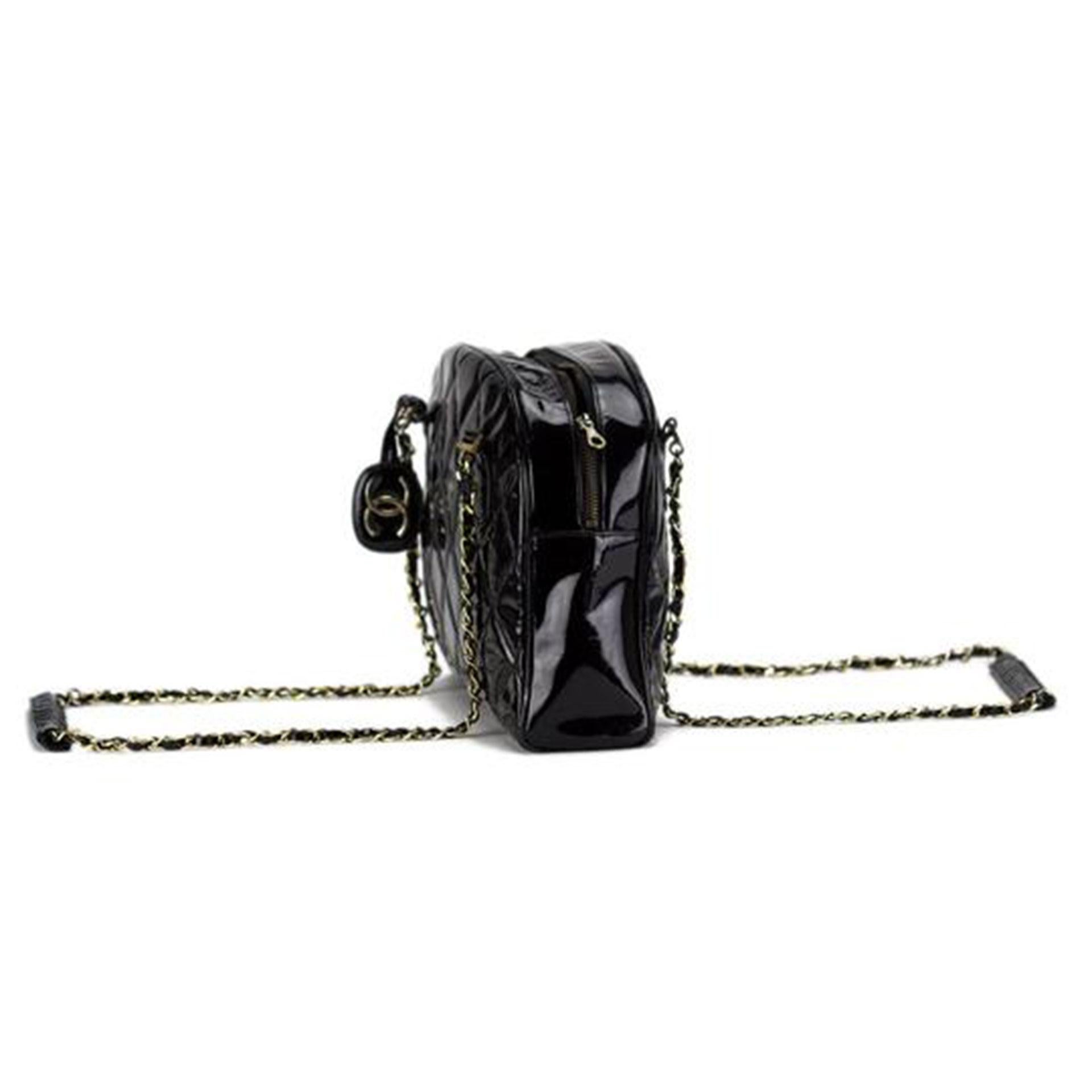 Chanel Einkaufstasche Gesteppt Sehr seltene Limited Edition Schwarze Lackledertasche für Damen oder Herren im Angebot