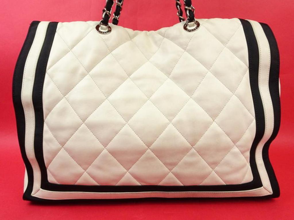 Women's Chanel Shopping Two-tone Quilted Chain 215949 White X Black Tote For Sale