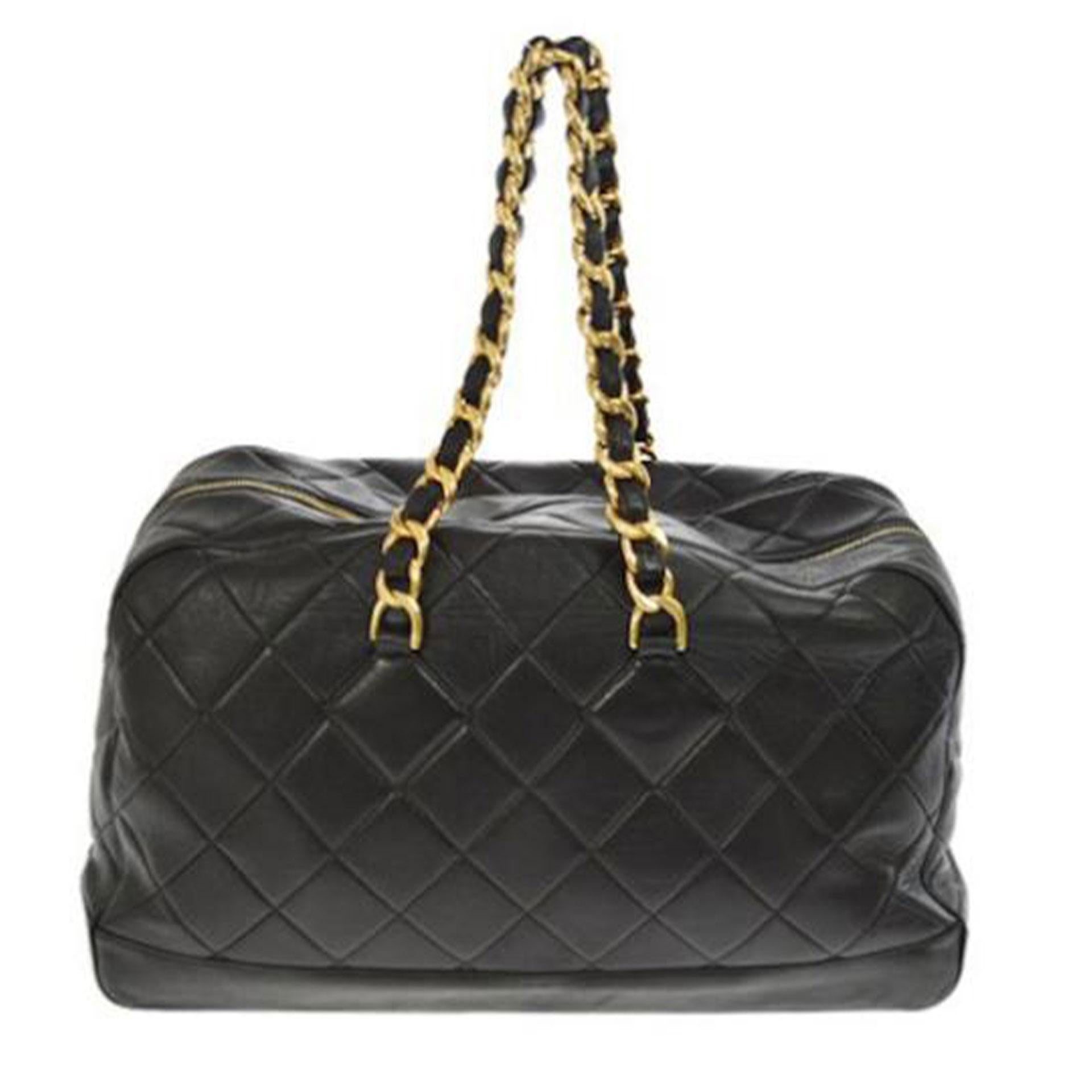 Noir Sac fourre-tout Chanel Shopping XL matelassé Jumbo Vintage en cuir de veau noir, années 90 en vente