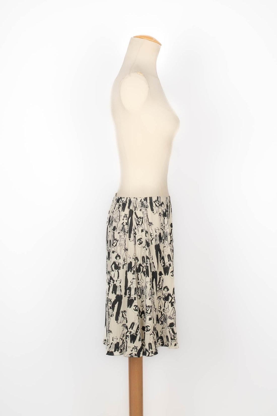 Chanel Short Black and White Silk, 2003 In Excellent Condition In SAINT-OUEN-SUR-SEINE, FR