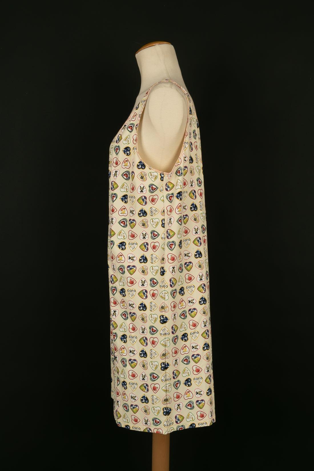 Chanel Short Dress Printed with Hearts, 2006 In Excellent Condition For Sale In SAINT-OUEN-SUR-SEINE, FR
