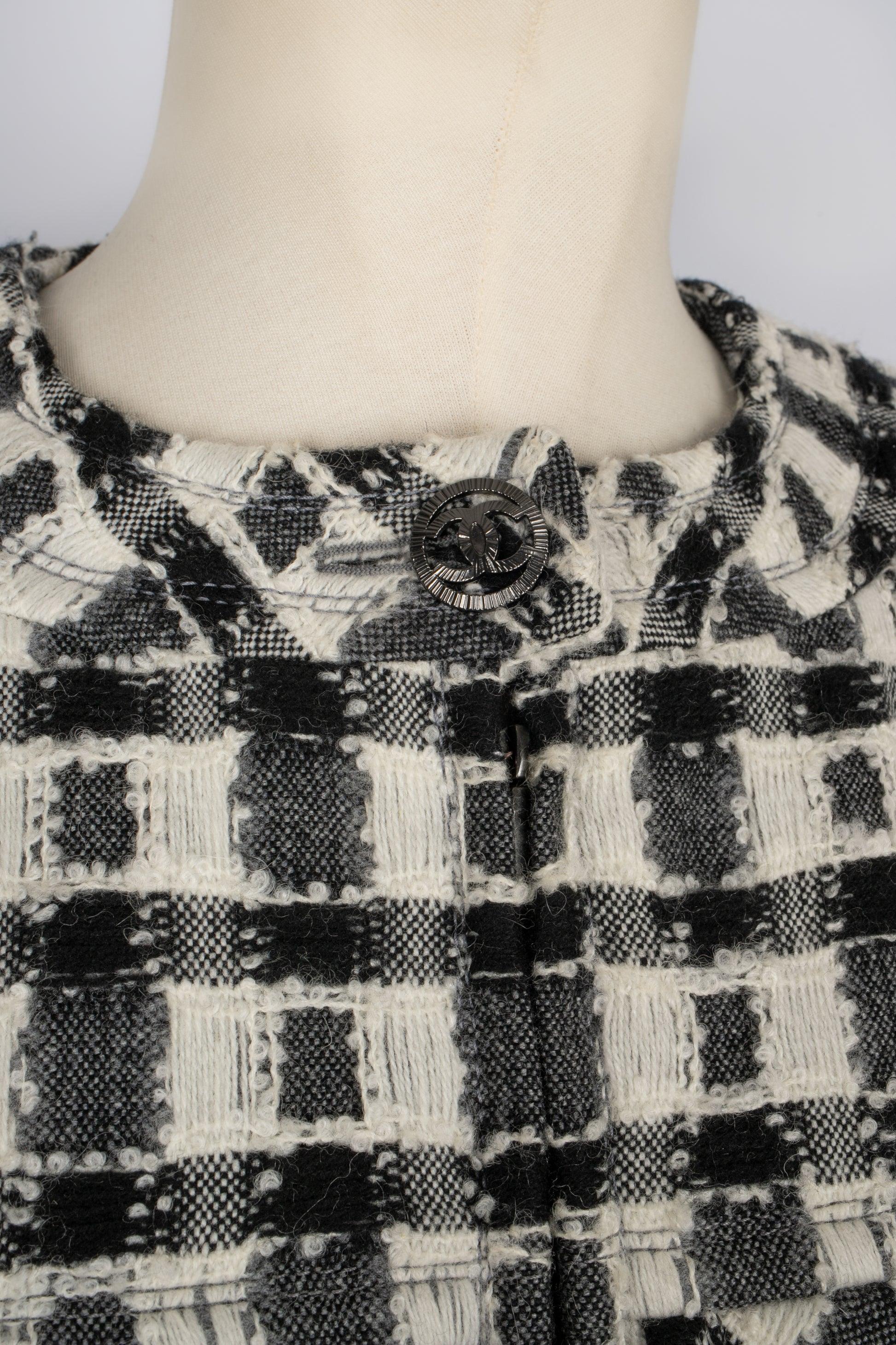 Chanel Short Jacket in Black and White Tweed, Silk Lining 3