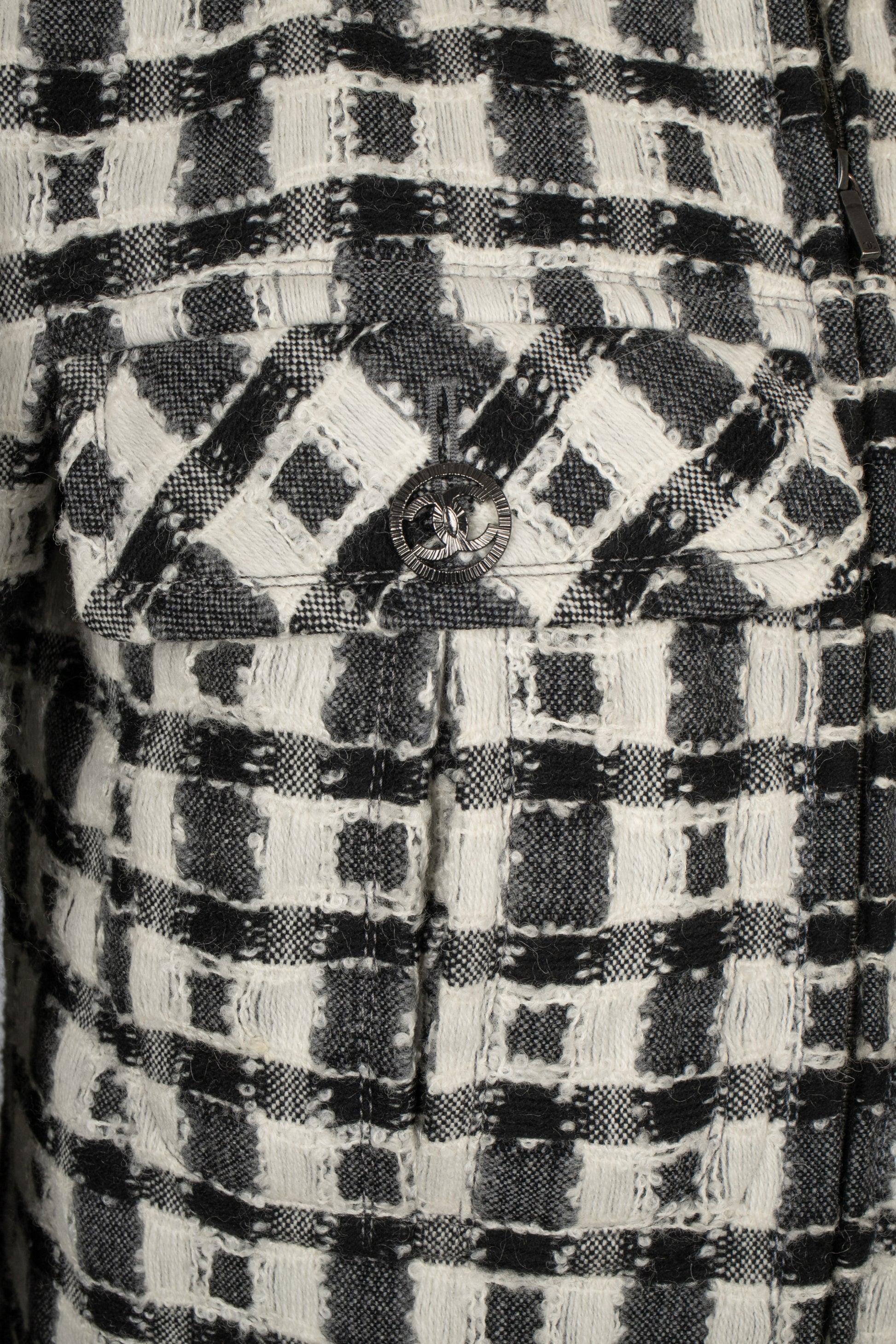 Chanel Short Jacket in Black and White Tweed, Silk Lining 4