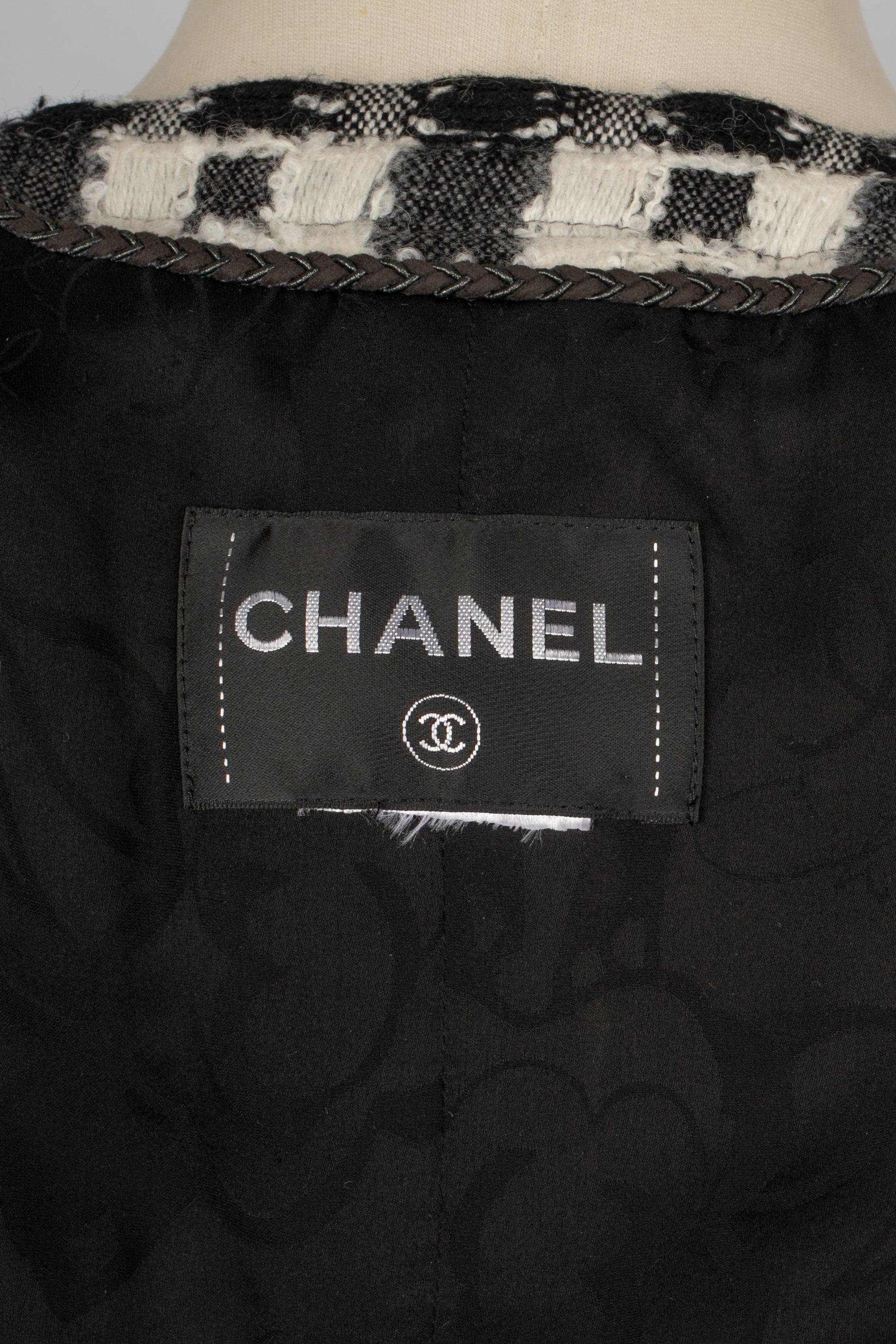 Chanel Short Jacket in Black and White Tweed, Silk Lining 5