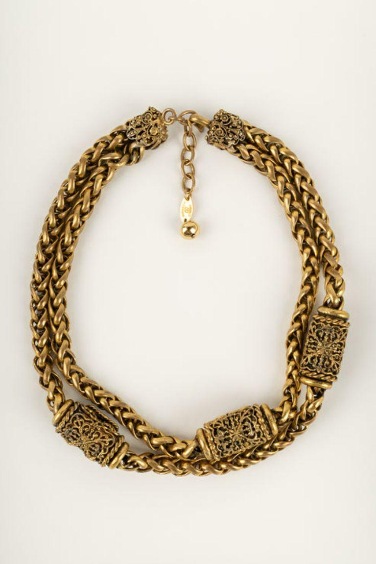 Kurze Chanel-Halskette aus Gold, Metall und Glas mit Paste-Cabochons Damen im Angebot