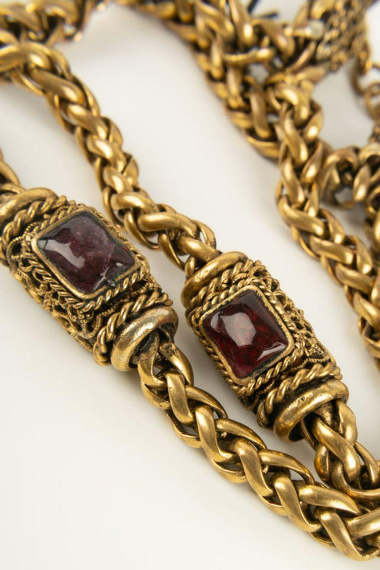 Kurze Chanel-Halskette aus Gold, Metall und Glas mit Paste-Cabochons im Angebot 1
