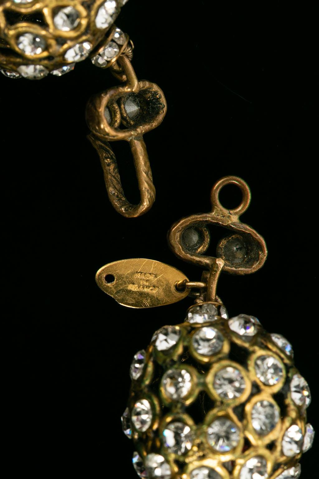 Chanel Collier court en perles de métal doré pavées de strass en vente 4