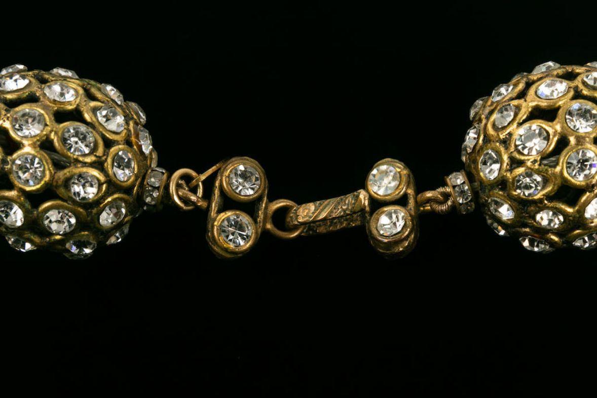 Chanel Collier court en perles de métal doré pavées de strass en vente 5
