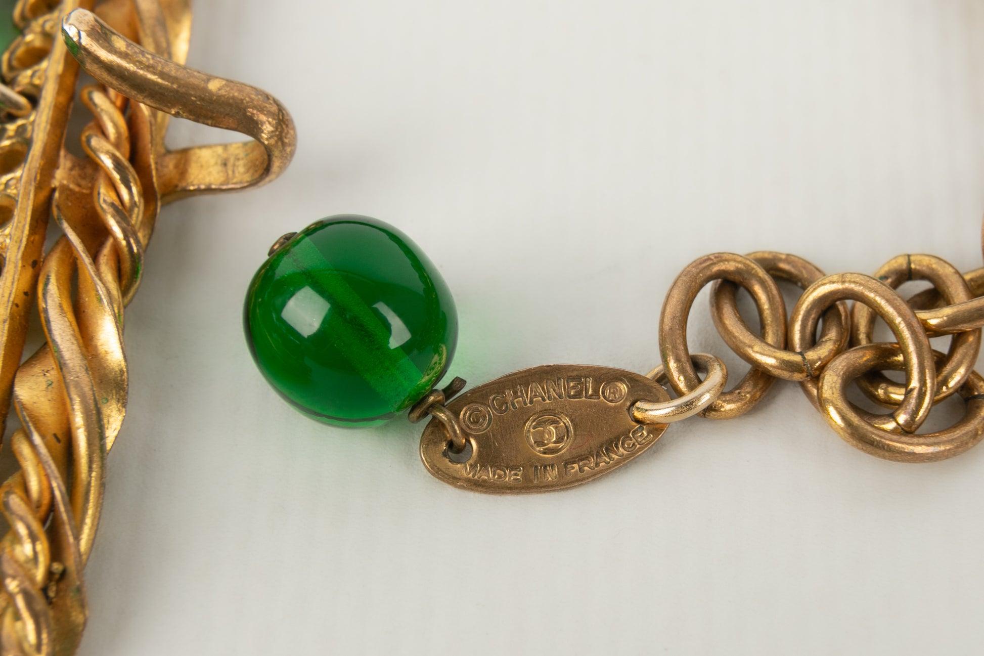Kurze Chanel-Halskette aus mehreren Reihen grüner Glasperlen, 1980er Jahre im Angebot 4