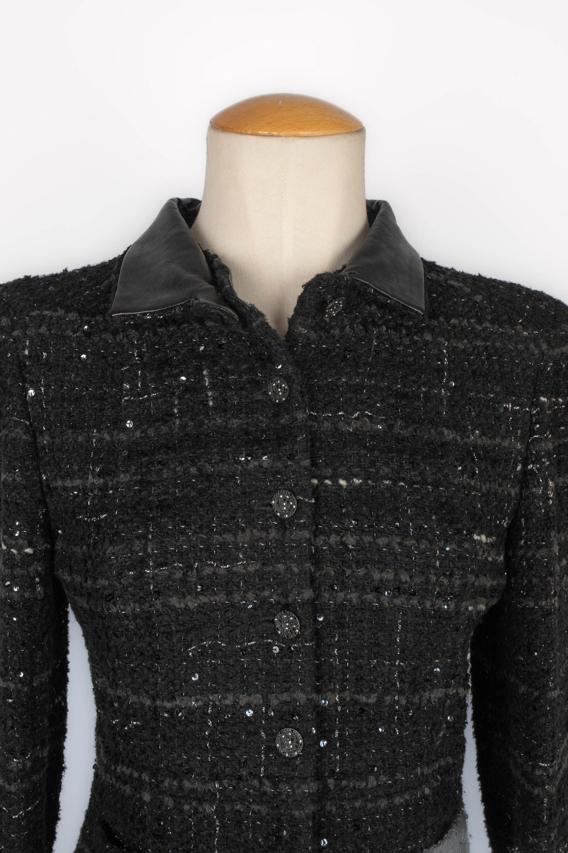 Chanel Short Tweed Jacket, 2002 In Excellent Condition For Sale In SAINT-OUEN-SUR-SEINE, FR