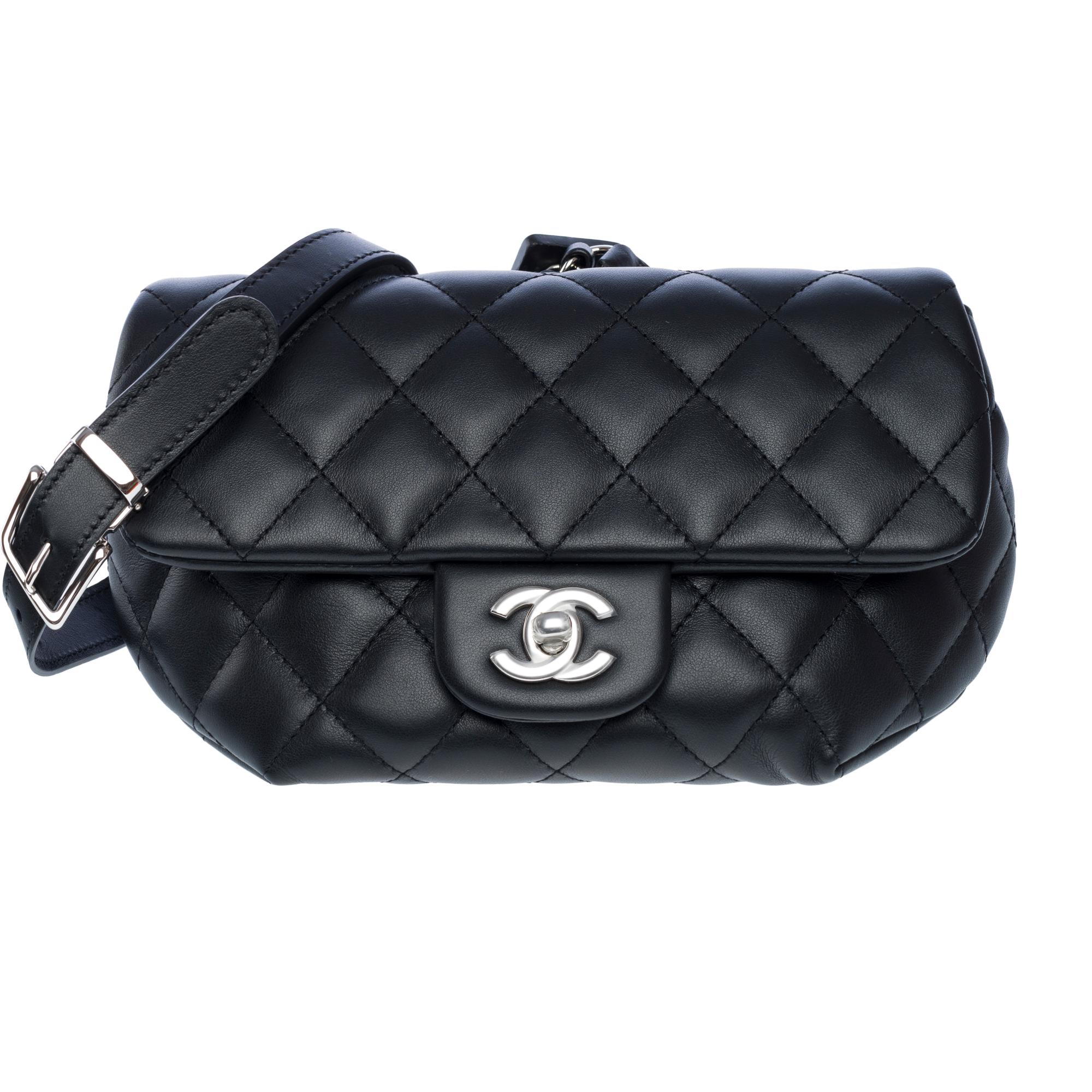 Beautiful​ ​Chanel​ ​shoulder​/belt​ ​bag​ ​in​ ​black​ ​quilted​ ​lambskin​ ​leather,​ ​with​ ​silver​ ​metal​ ​trim,​ ​a​ ​silver​ ​metal​ ​chain​ ​handle​ ​intertwined​ ​with​ ​black​ ​leather​ ​allowing​ ​for​ ​hand,​ ​shoulder,​ ​or​ ​belt​