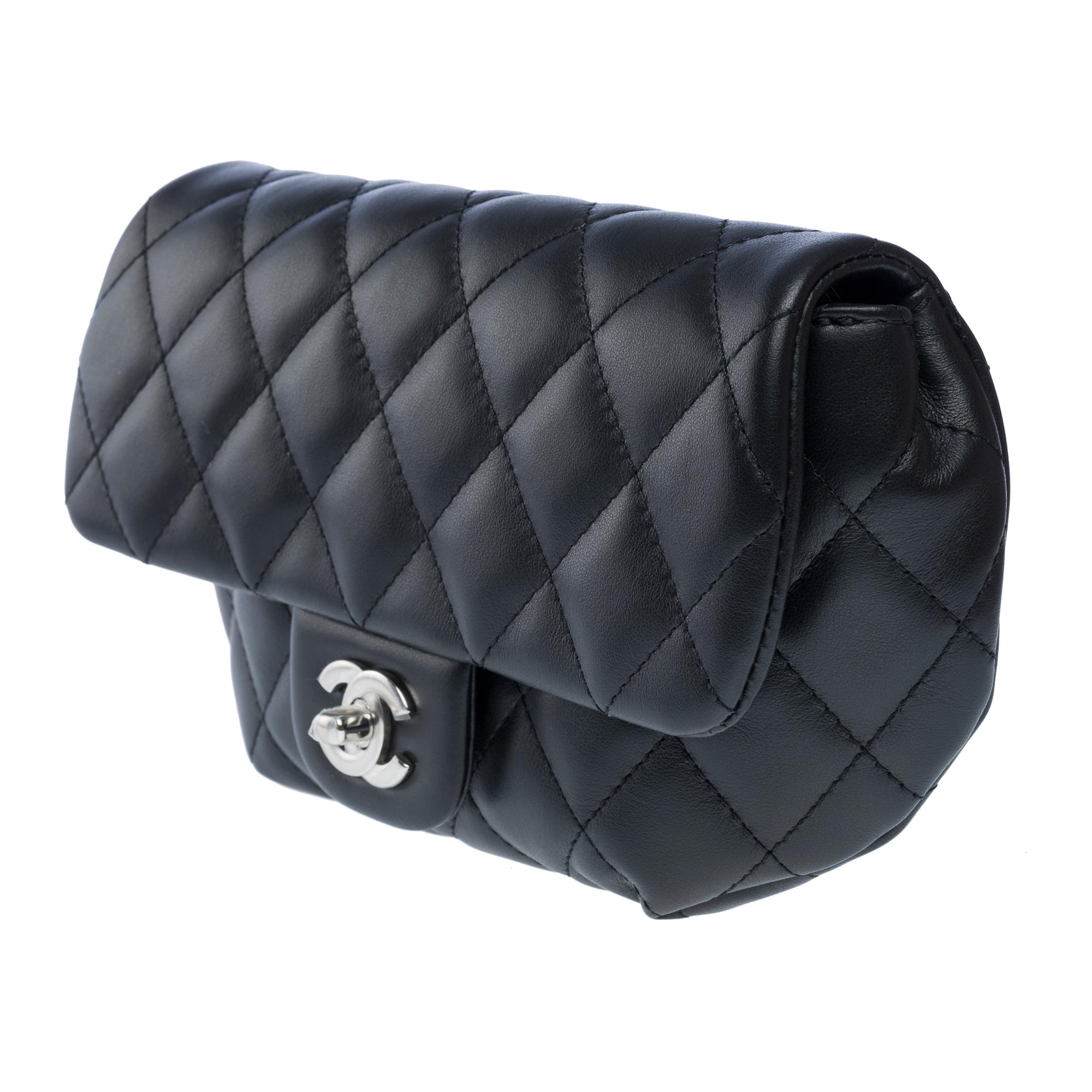 Chanel shoulder/belt bag in black quilted lambskin leather, PHW en Nuevo Estado en Paris, IDF