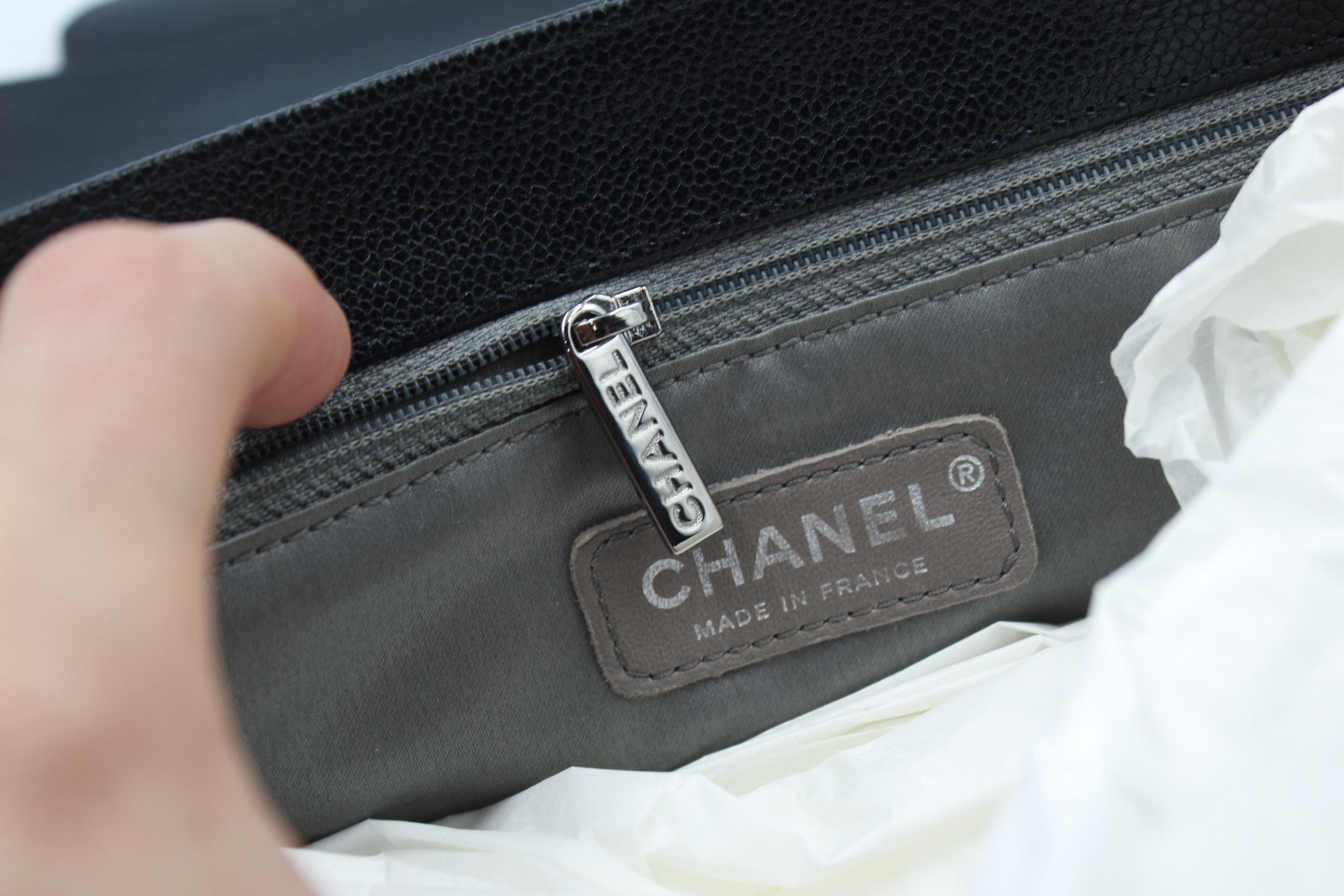 Chanel Shoulder Black Bag in Grained Leather and Silver Hardware. In Excellent Condition In Paris, FR