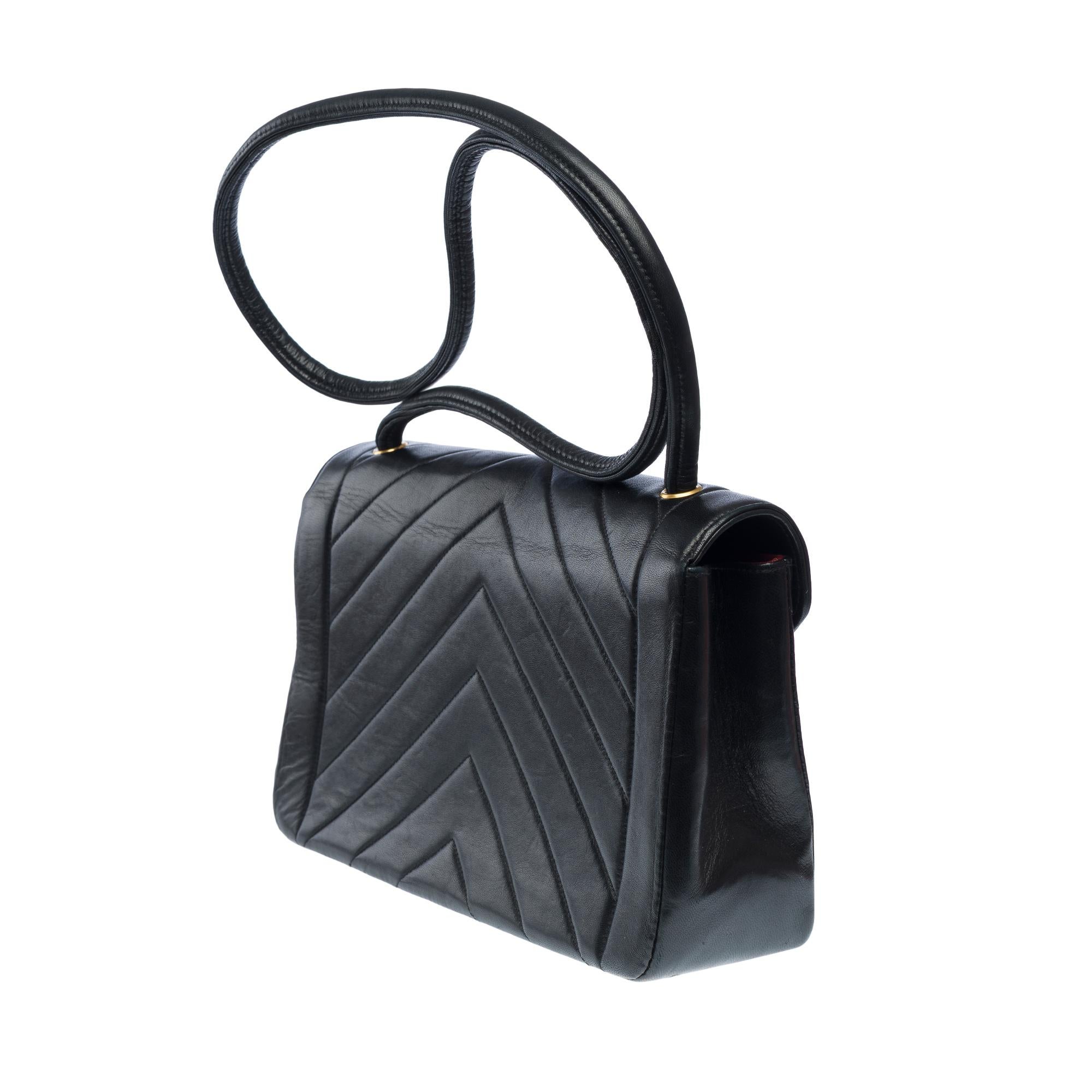 Chanel shoulder Flap bag in Black Chevron Quilted leather, GHW For Sale 1