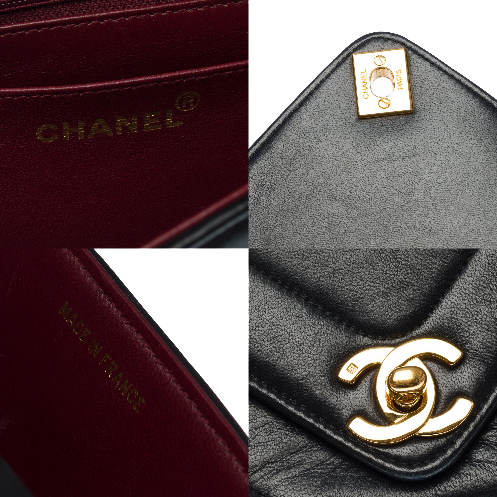 Chanel shoulder Flap bag in Black Chevron Quilted leather, GHW For Sale 2