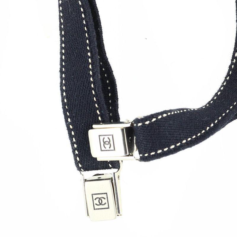 Noir Bretelles Chanel en vente
