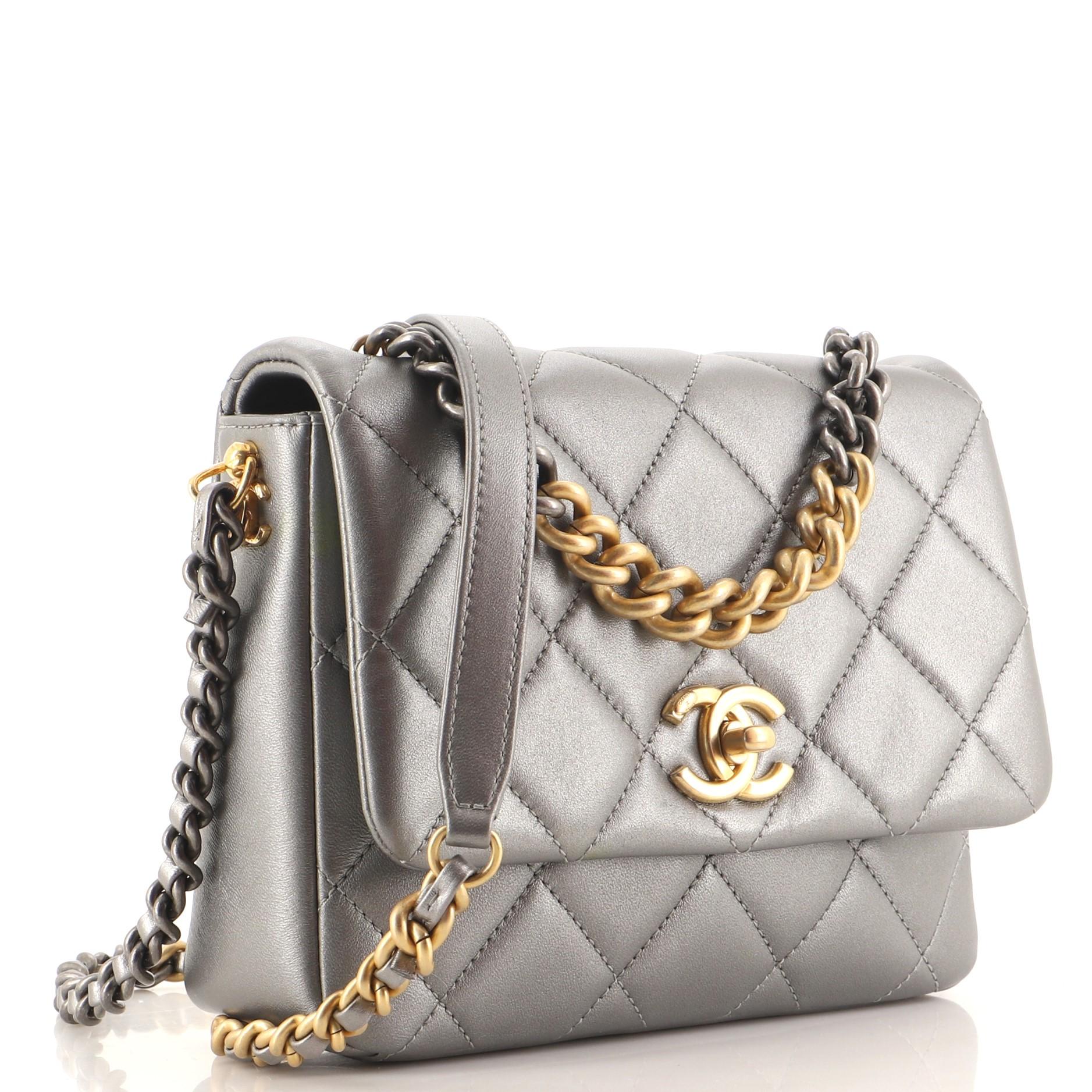 Chanel Side Note Klappentasche aus gestepptem Lammfell (Grau)