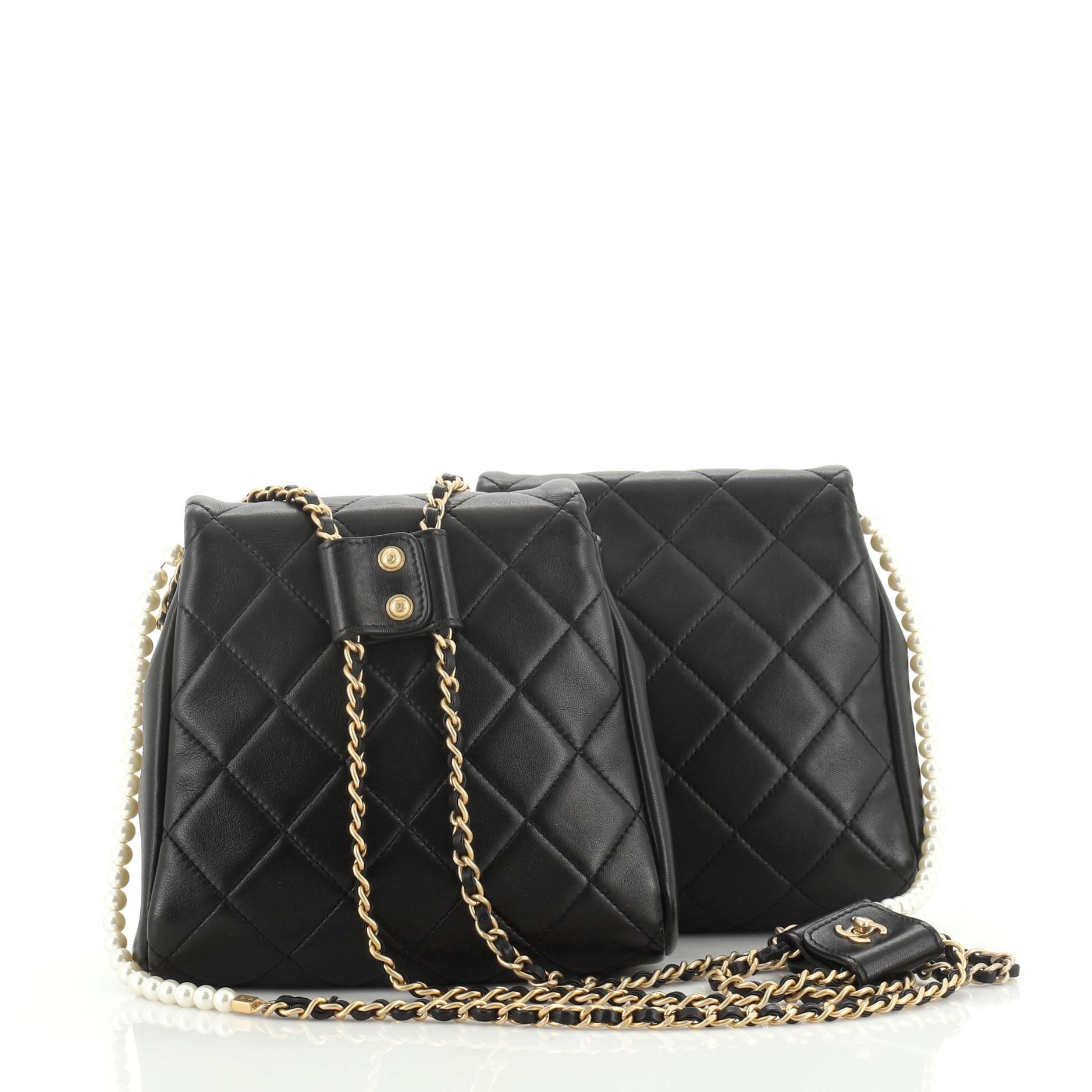 Chanel Side-Packs Tasche gesteppt Lammfell mit Perle Detail klein im Zustand „Gut“ in NY, NY