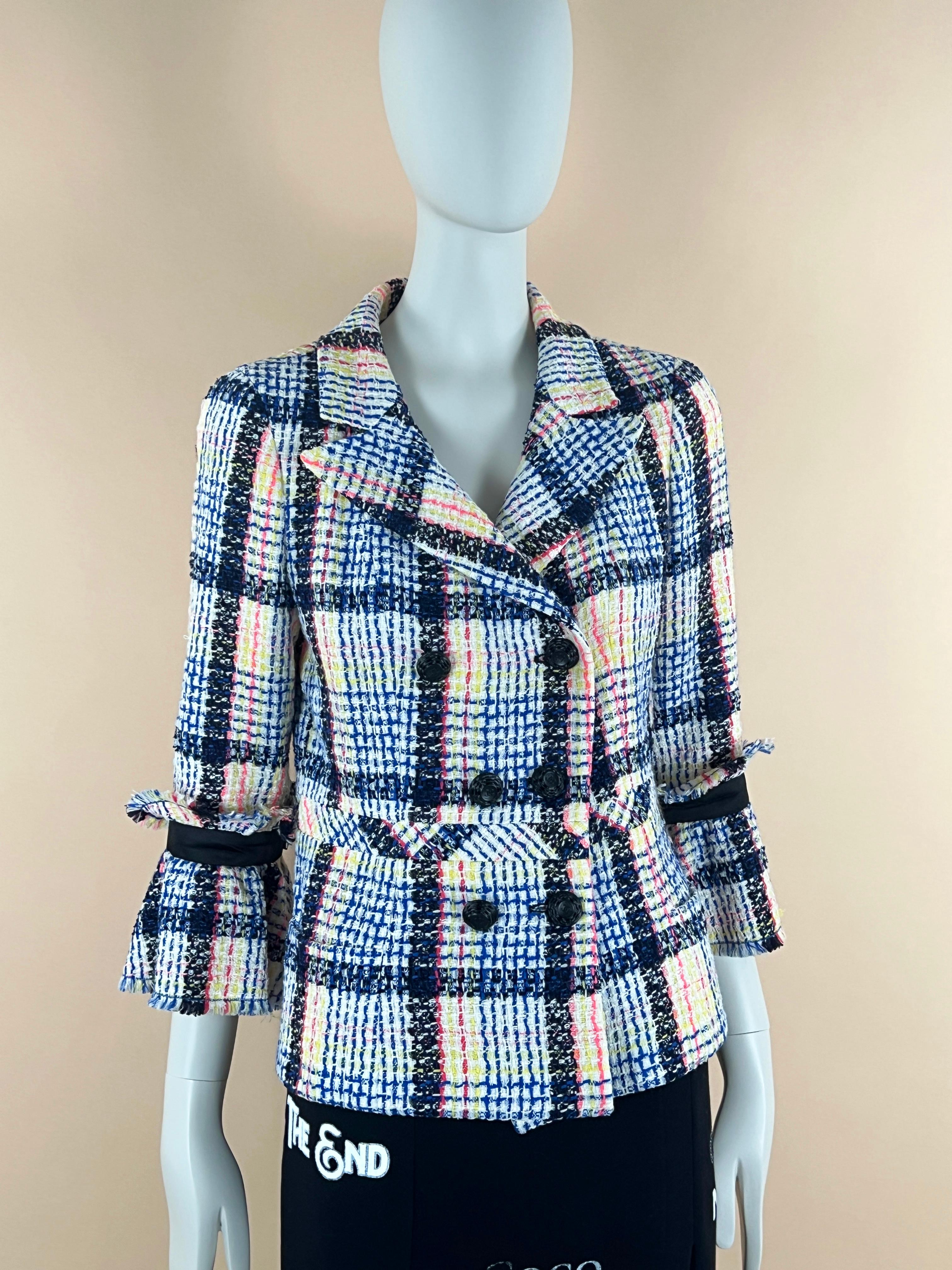 Chanel Signature Bow Detail Tweed Jacket In New Condition In Dubai, AE