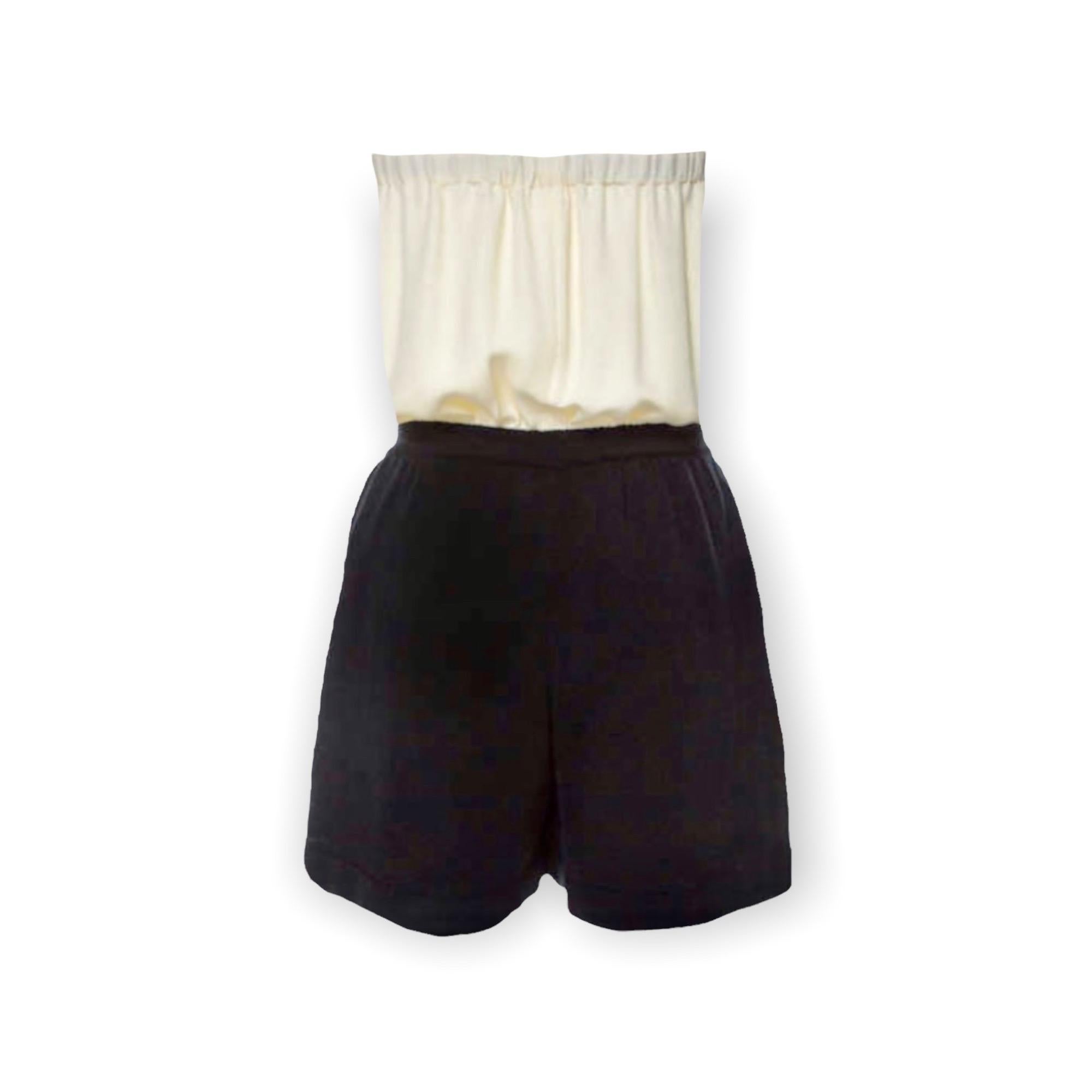 CHANEL Signature Monochrome Crème Noir Combinaison Mini Jumpsuit Overall 38 en vente 1