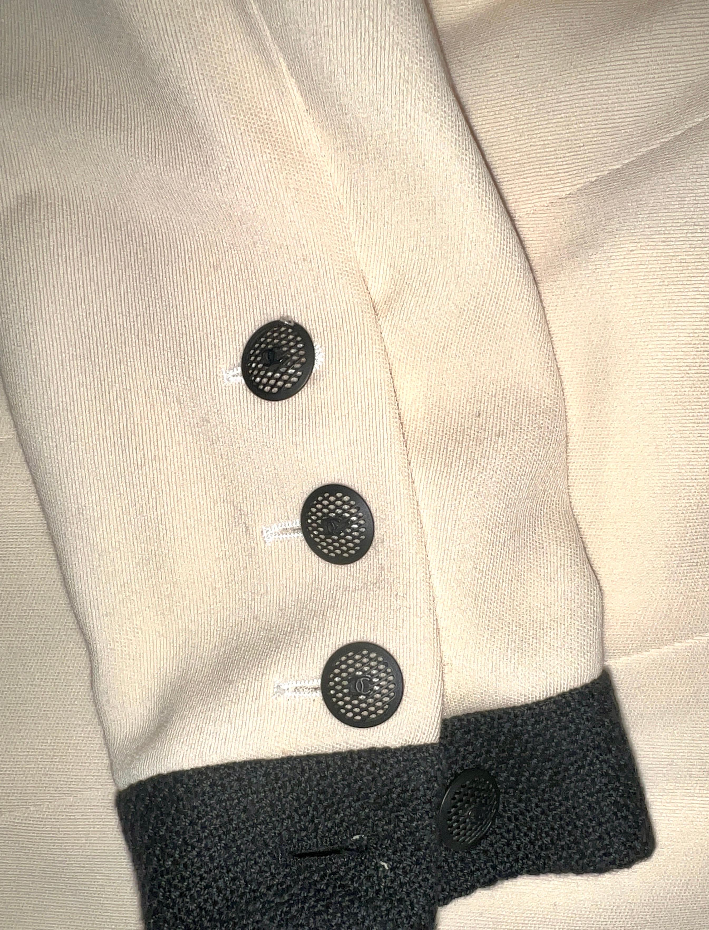 Women's CHANEL Signature Monochrome Bi-Color Tweed Jacket Blazer 38 For Sale
