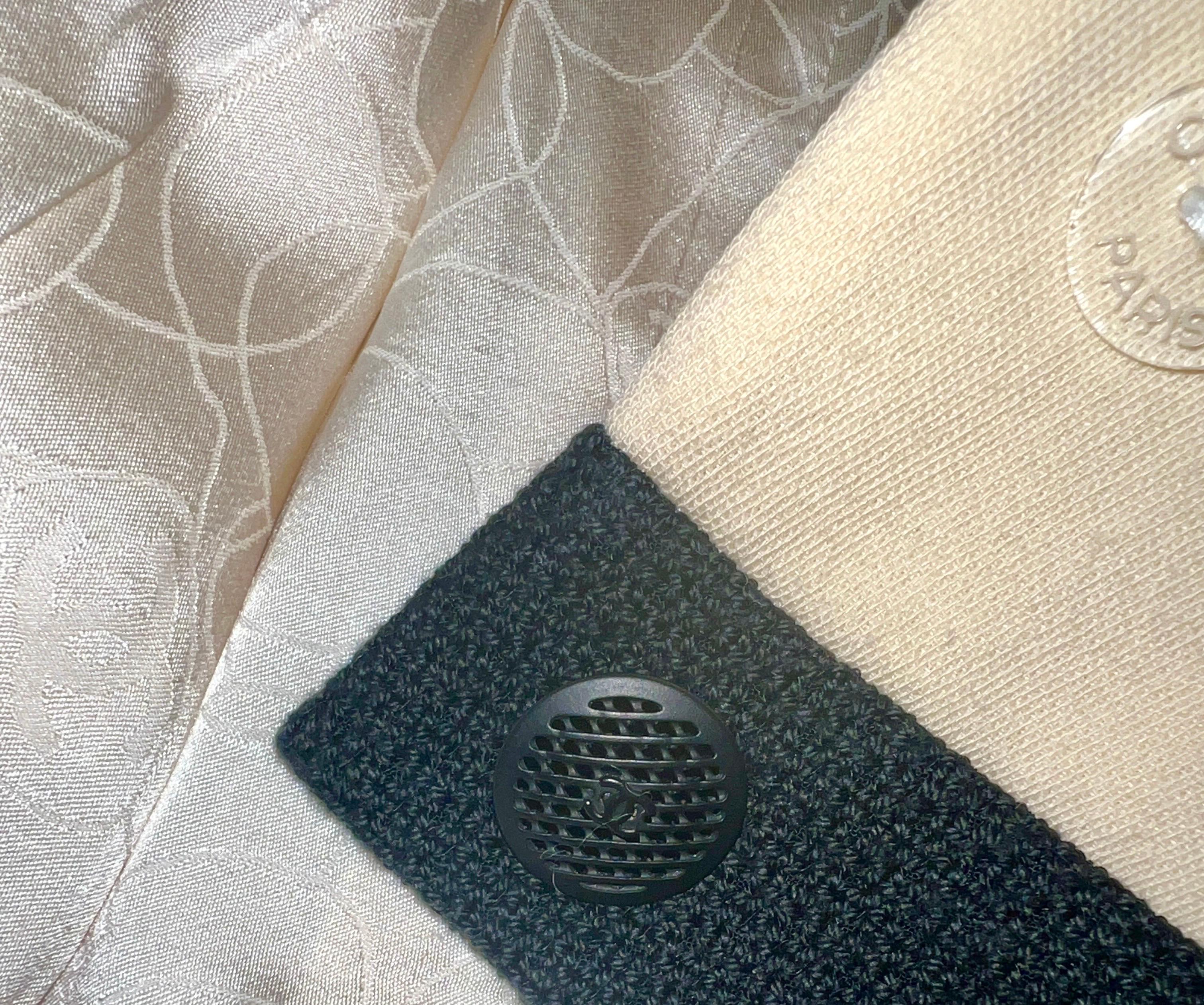 CHANEL Signatur Monochrome Wolle &amp; Tweed Jacke Blazer 38 im Angebot 1