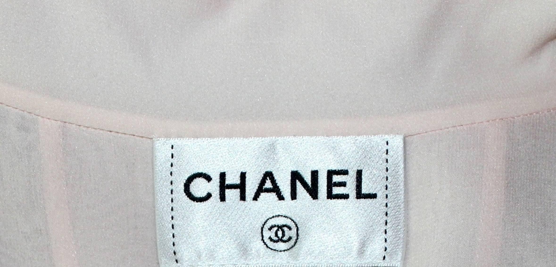 Beige Chanel Signature Soft Pink Black Pleated Signature Bow Silk and Boucle Dress 42 For Sale