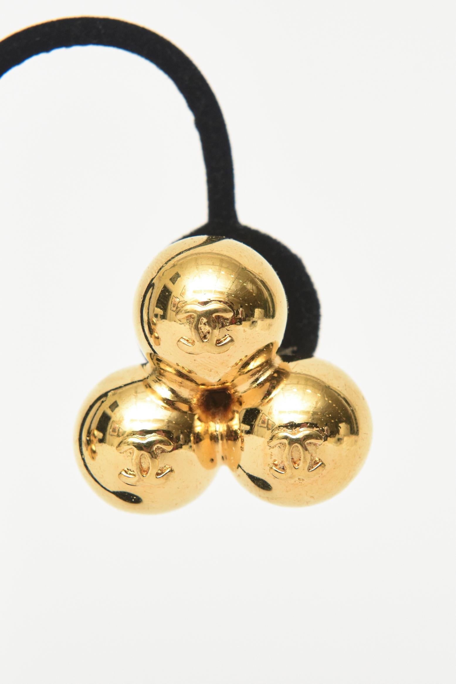 Chanel Signierte 3 Logo CC Cluster Kugelkugelklammer Clip auf vergoldeten Ohrringen 90er Jahre im Angebot 5