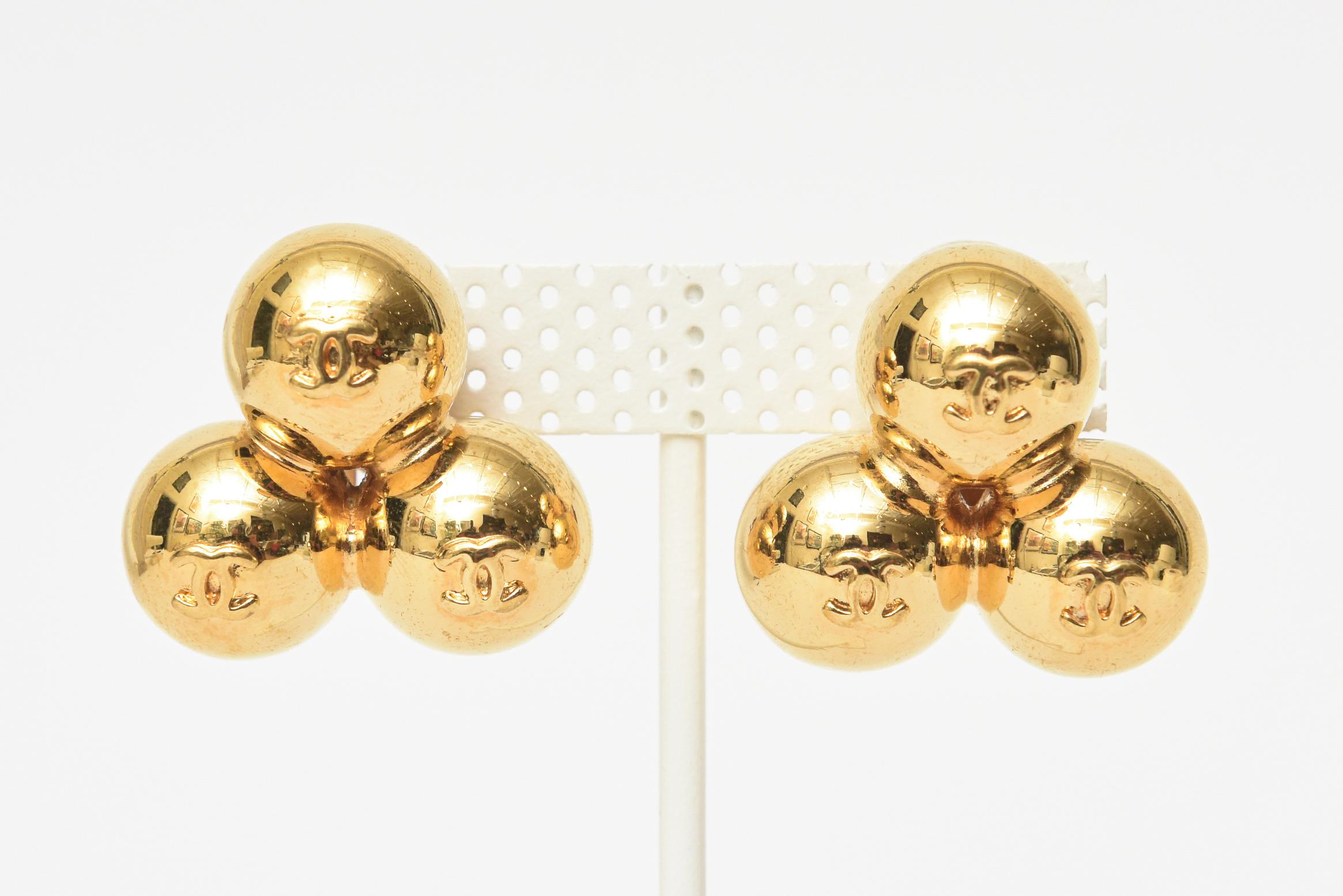 Chanel Signed 3 Logo CC Cluster Ball Sphere Clip on Gold Plated Earrings 90's For Sale 3