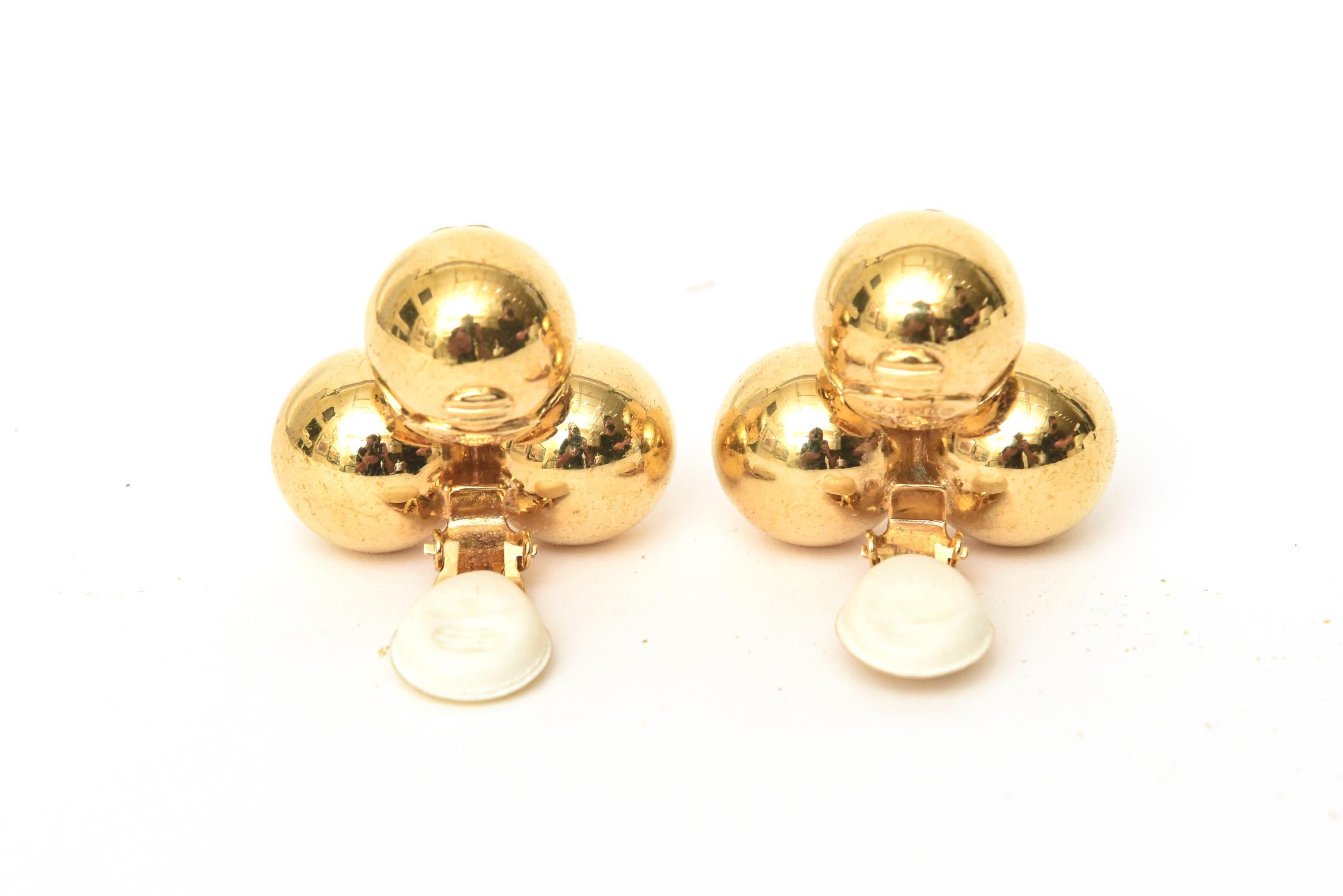 Chanel Signed 3 Logo CC Cluster Ball Sphere Clip on Gold Plated Earrings 90's In Good Condition For Sale In North Miami, FL