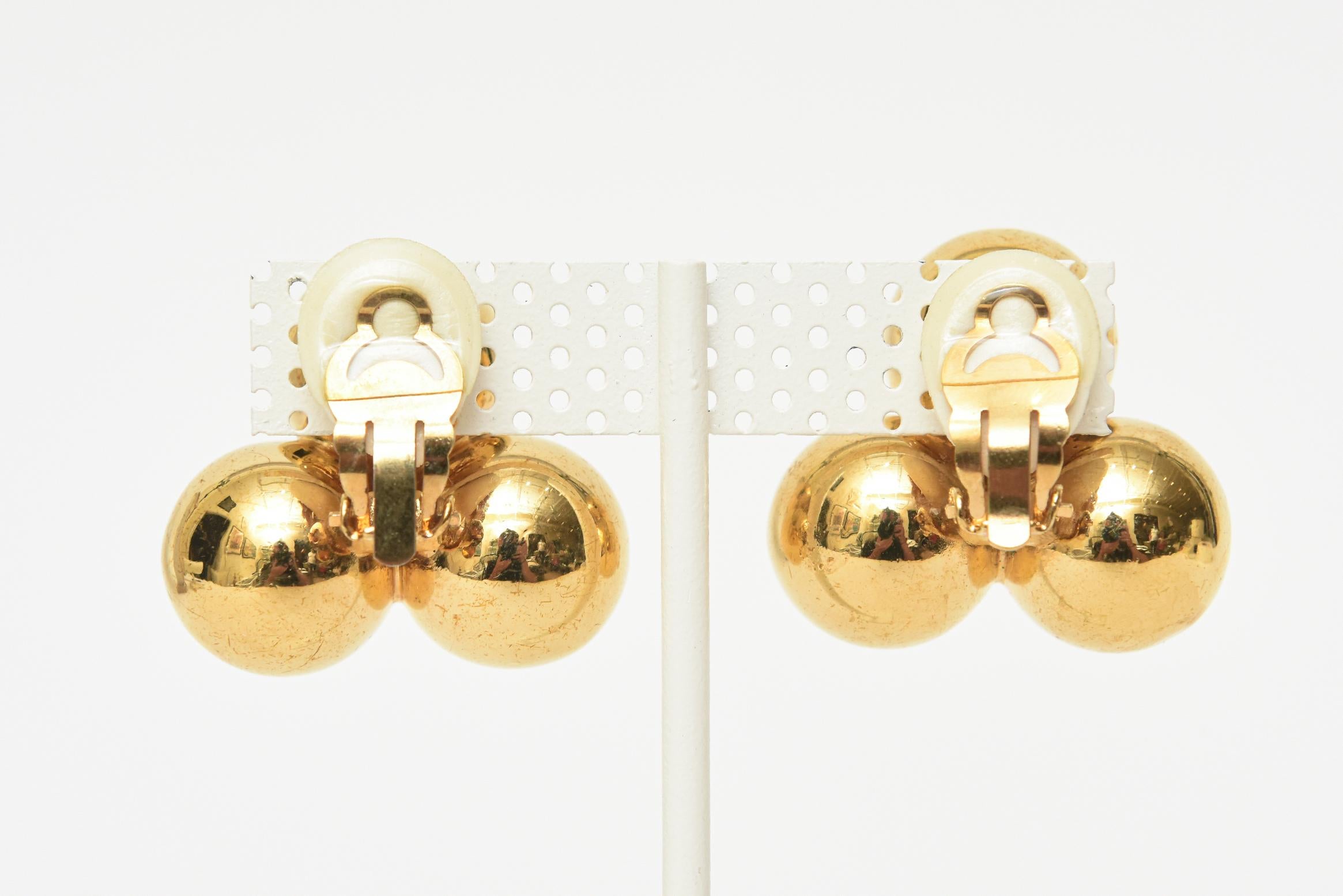 Chanel Signierte 3 Logo CC Cluster Kugelkugelklammer Clip auf vergoldeten Ohrringen 90er Jahre im Angebot 3