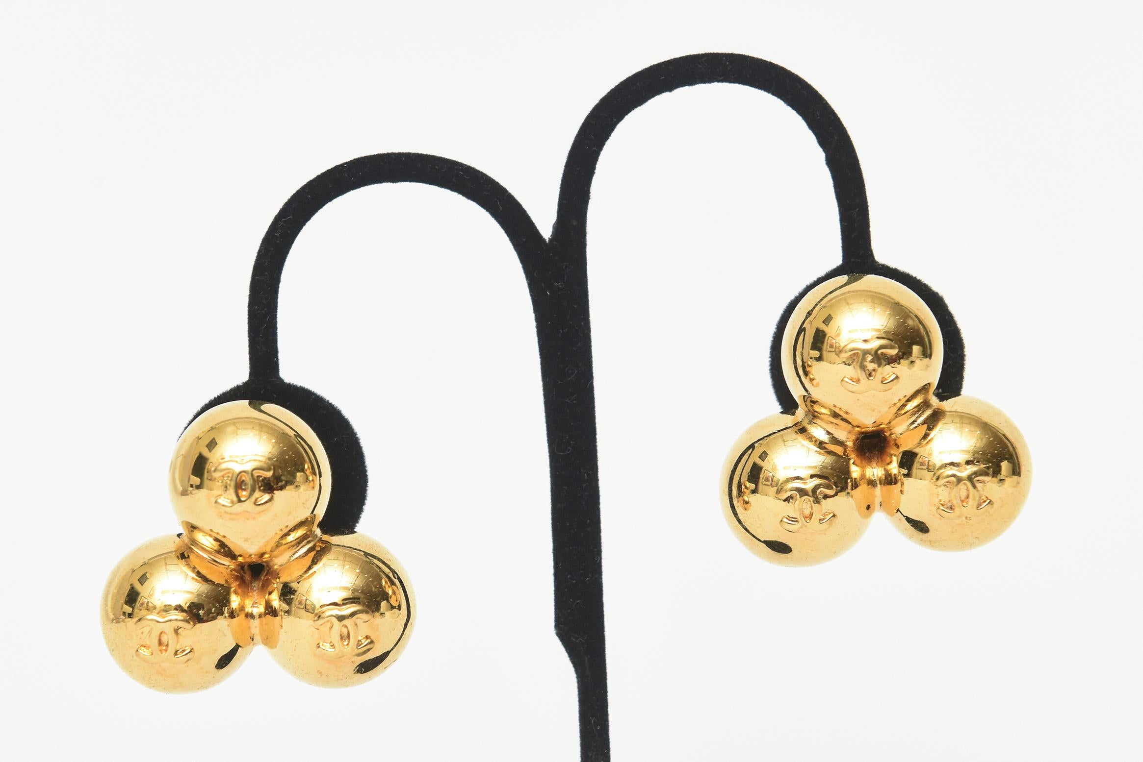 Chanel Signed 3 Logo CC Cluster Ball Sphere Clip on Gold Plated Earrings 90's For Sale 1