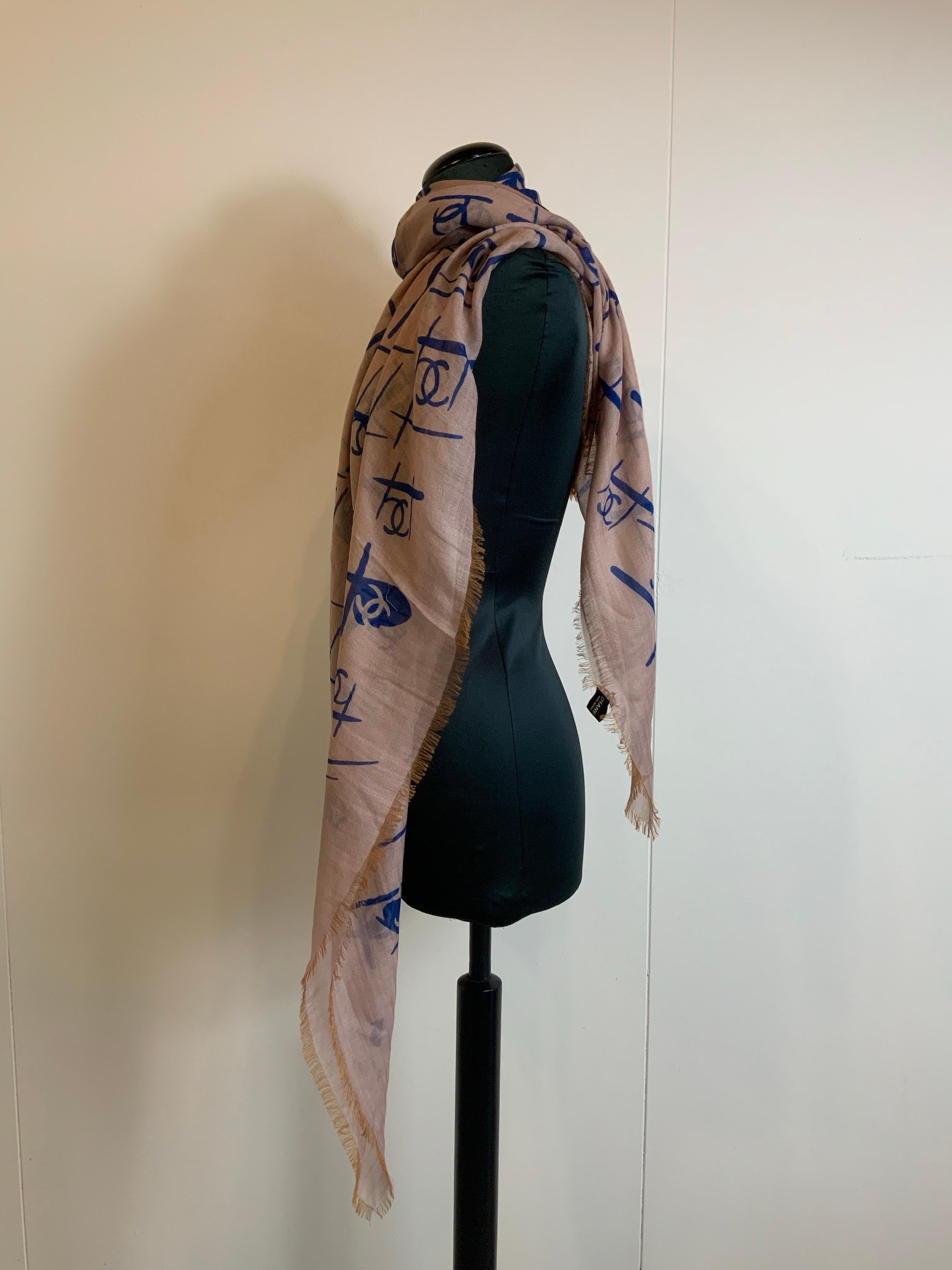 Chanel silk and cashmere pink Stole In Excellent Condition In Carnate, IT