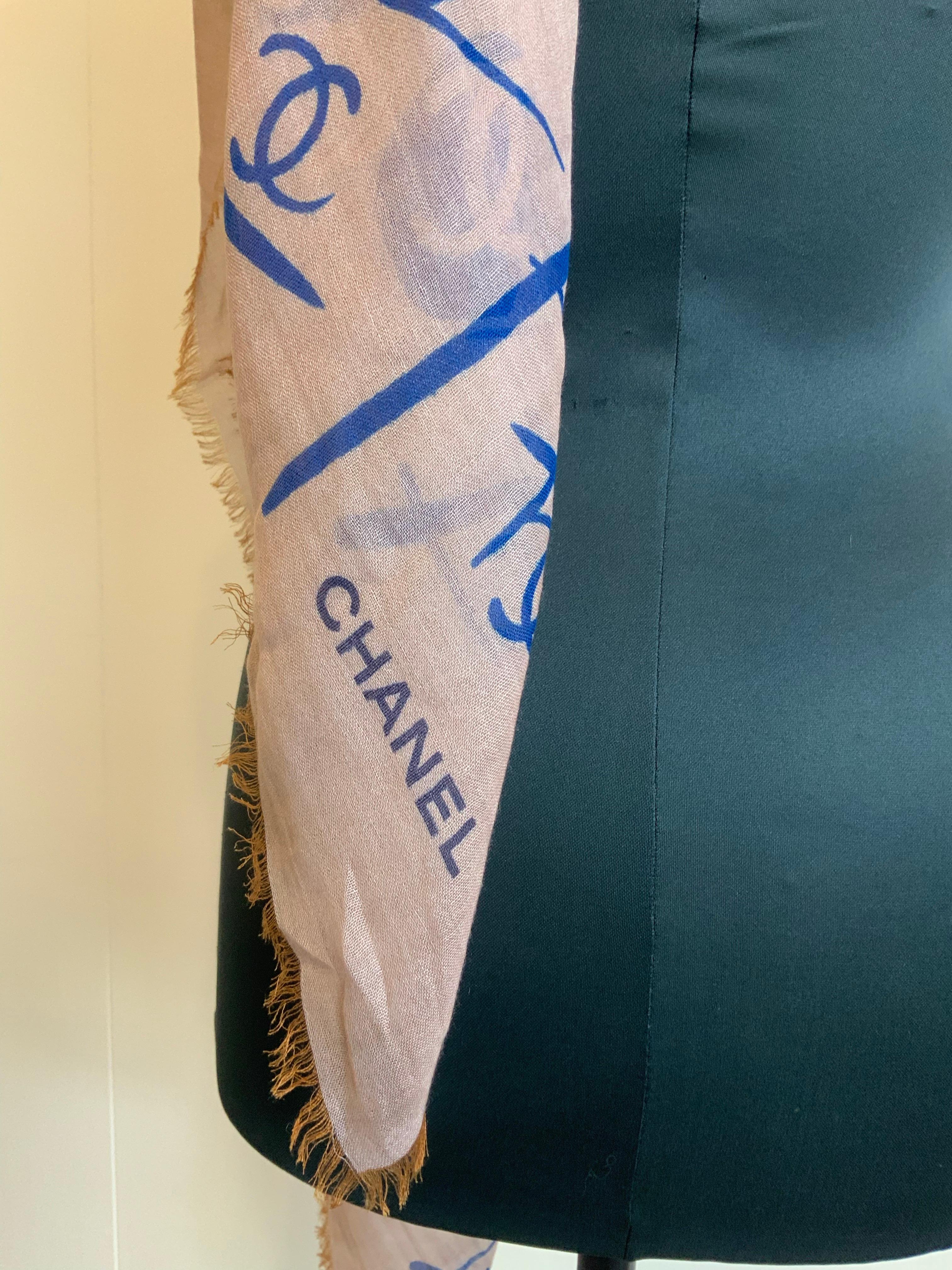 Women's or Men's Chanel silk and cashmere pink Stole