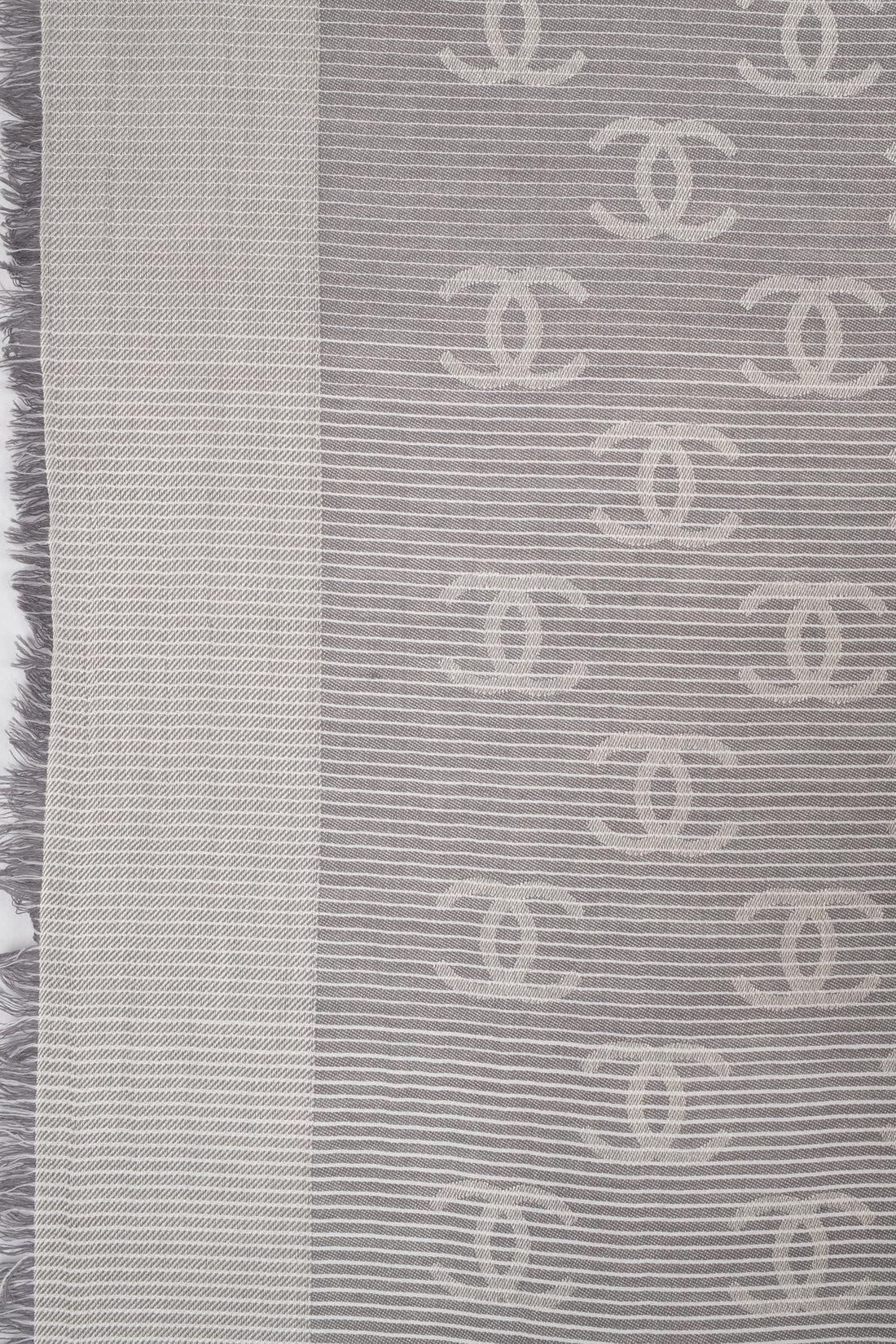 Foulard in seta e cotone di Chanel con una clutch In condizioni ottime in vendita a SAINT-OUEN-SUR-SEINE, FR