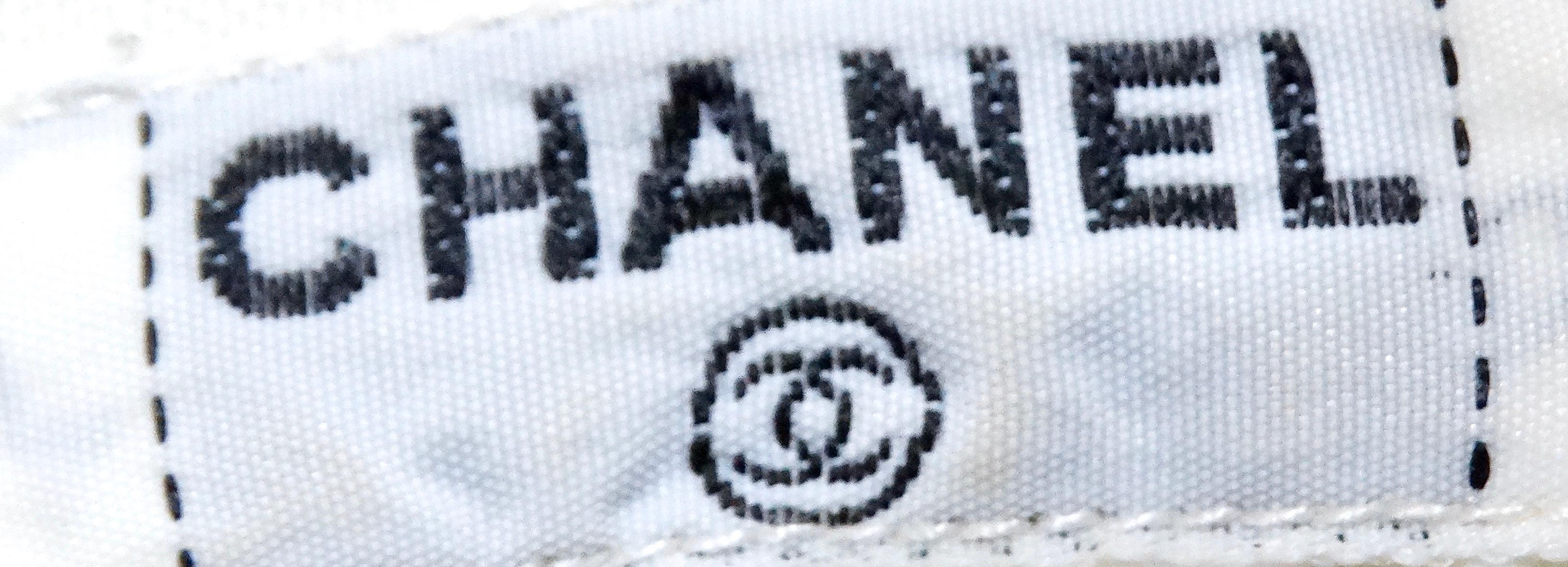 Chanel - Chemisier boutonné en soie rose layette à motifs géométriques circa 1980 en vente 7