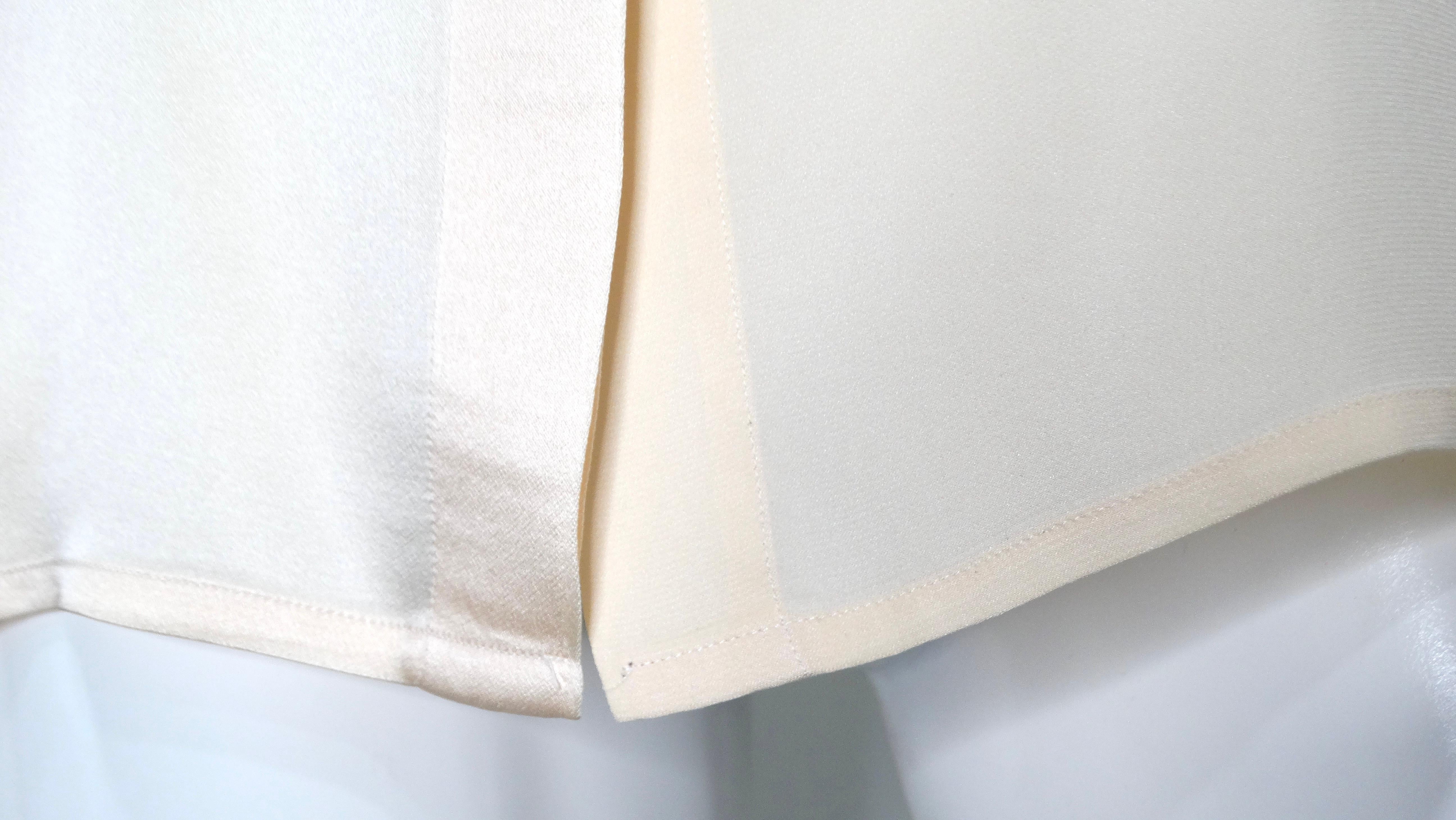 Chanel - Chemisier boutonné en soie rose layette à motifs géométriques circa 1980 Pour femmes en vente