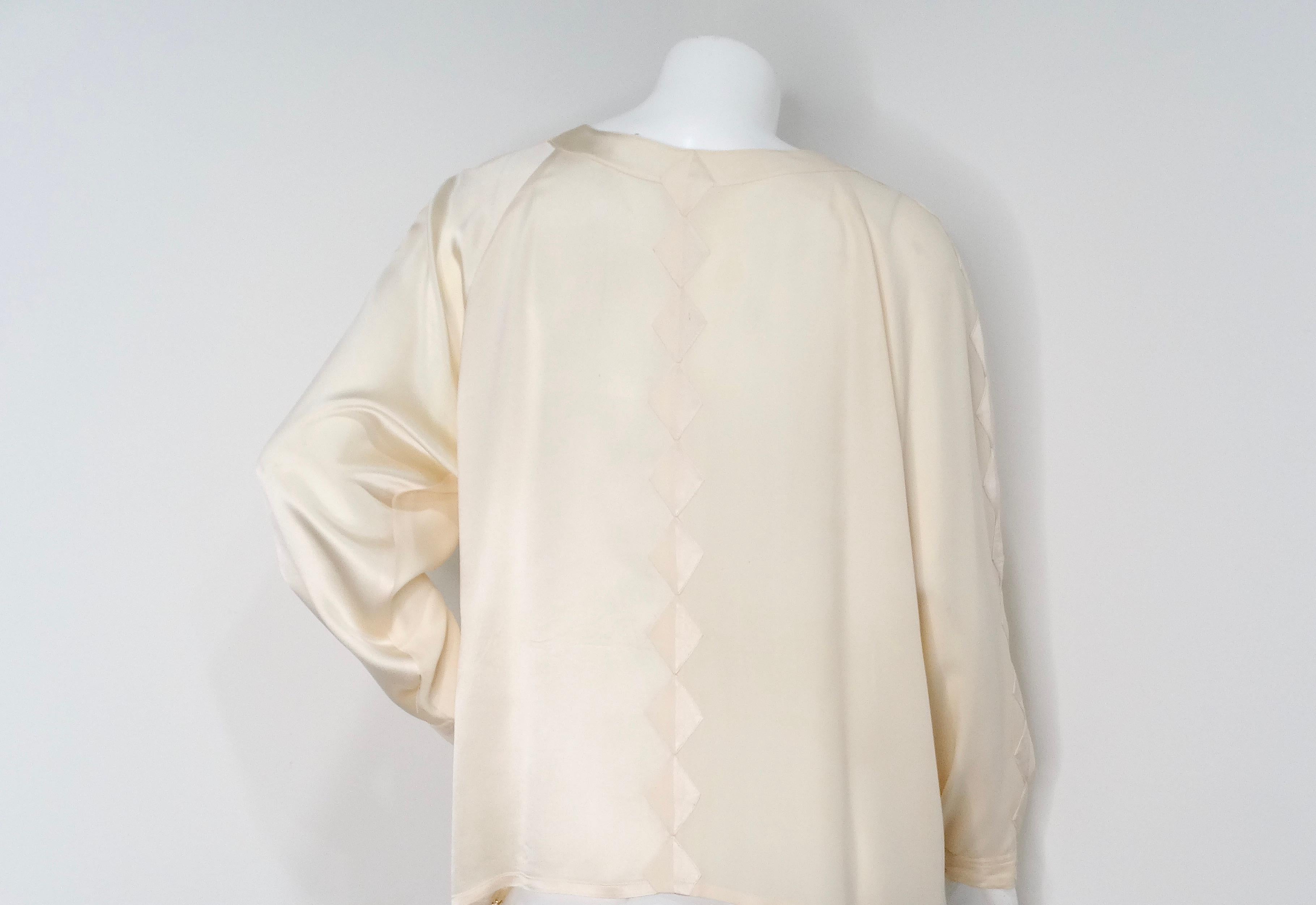 Chanel - Chemisier boutonné en soie rose layette à motifs géométriques circa 1980 en vente 3