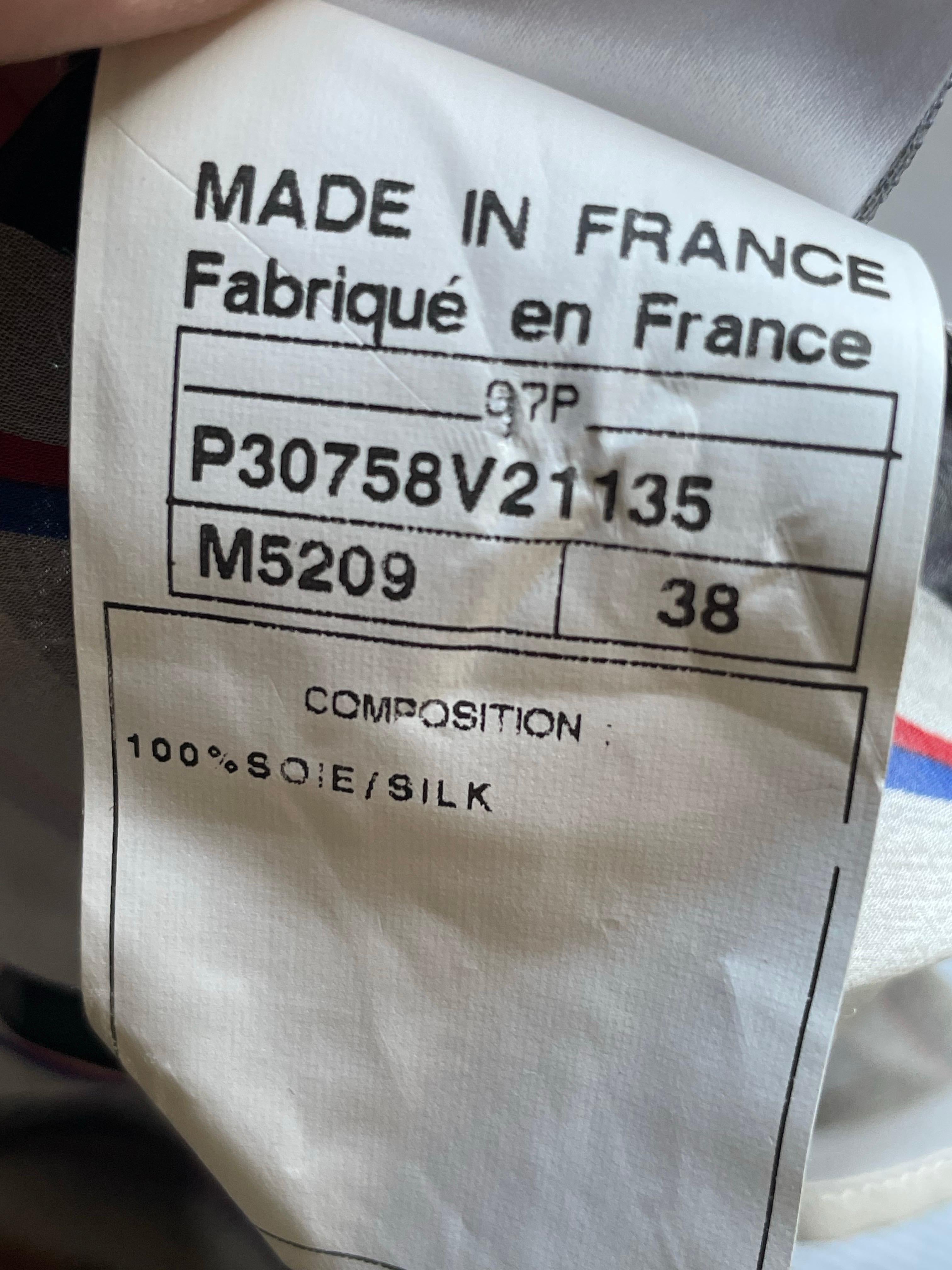 Chanel Blouse en soie à rayures avec motifs de monogrammes en vente 6