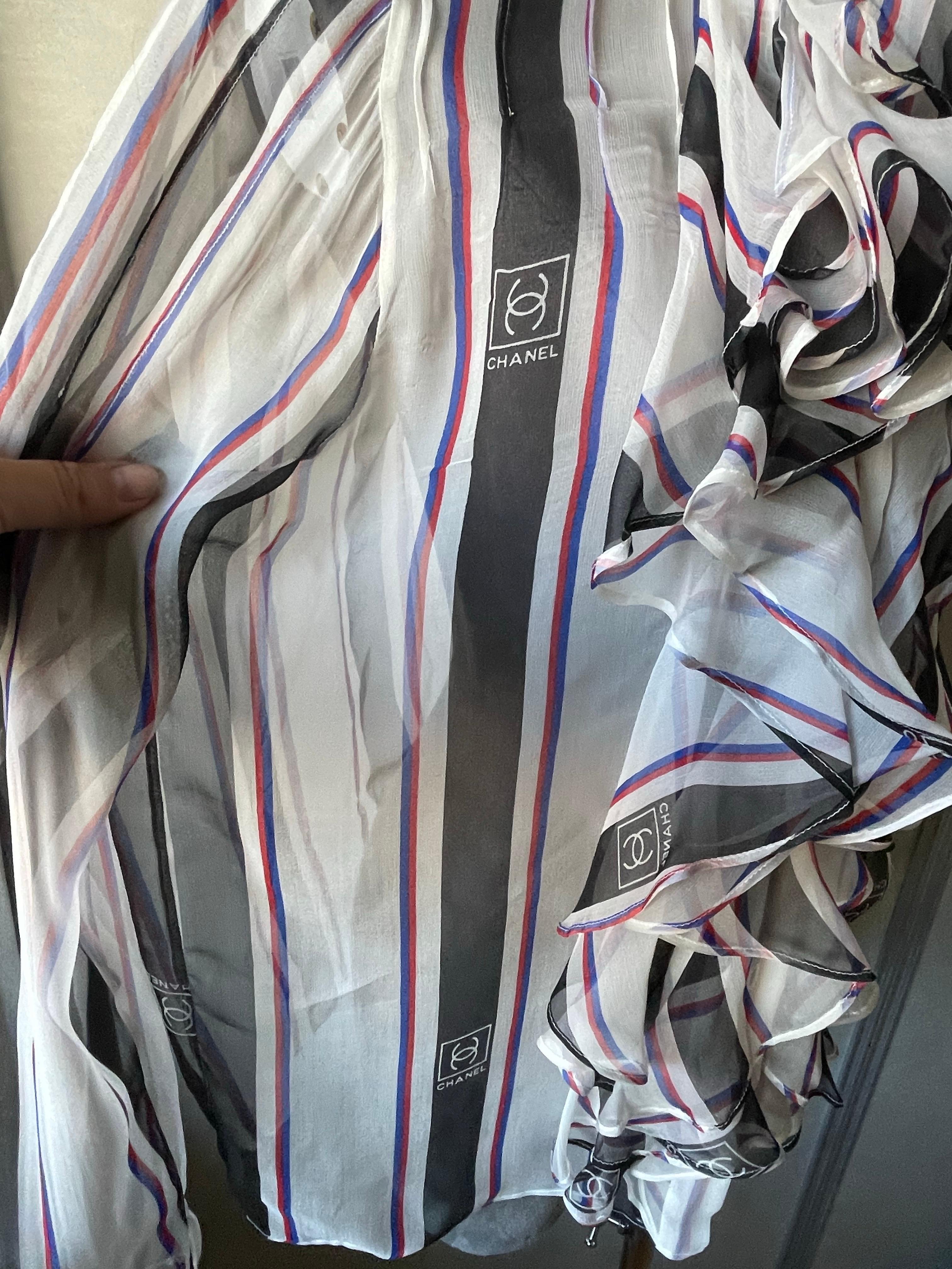 Chanel Blouse en soie à rayures avec motifs de monogrammes Excellent état - En vente à CACHAN, FR