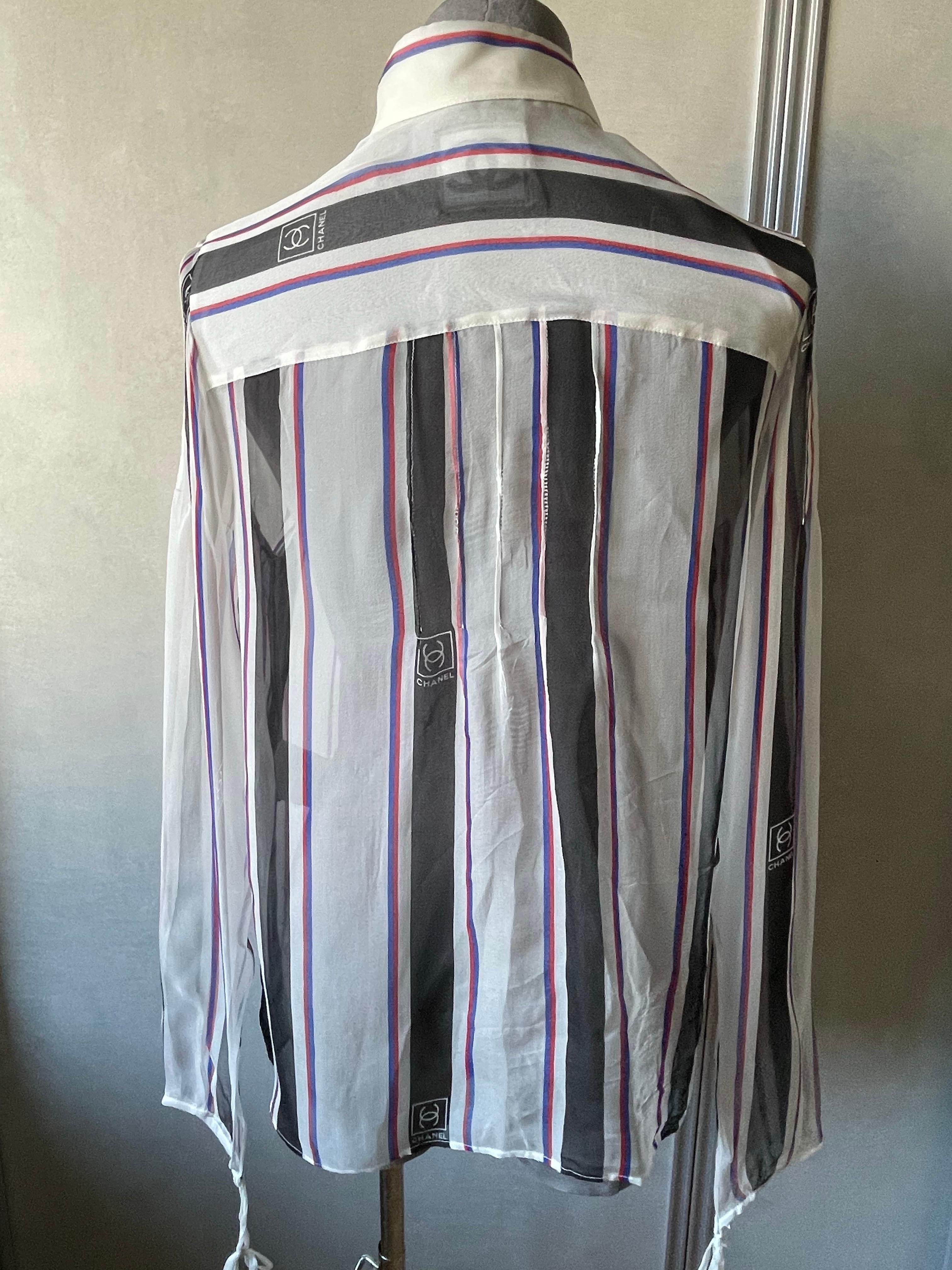 Chanel Blouse en soie à rayures avec motifs de monogrammes en vente 3