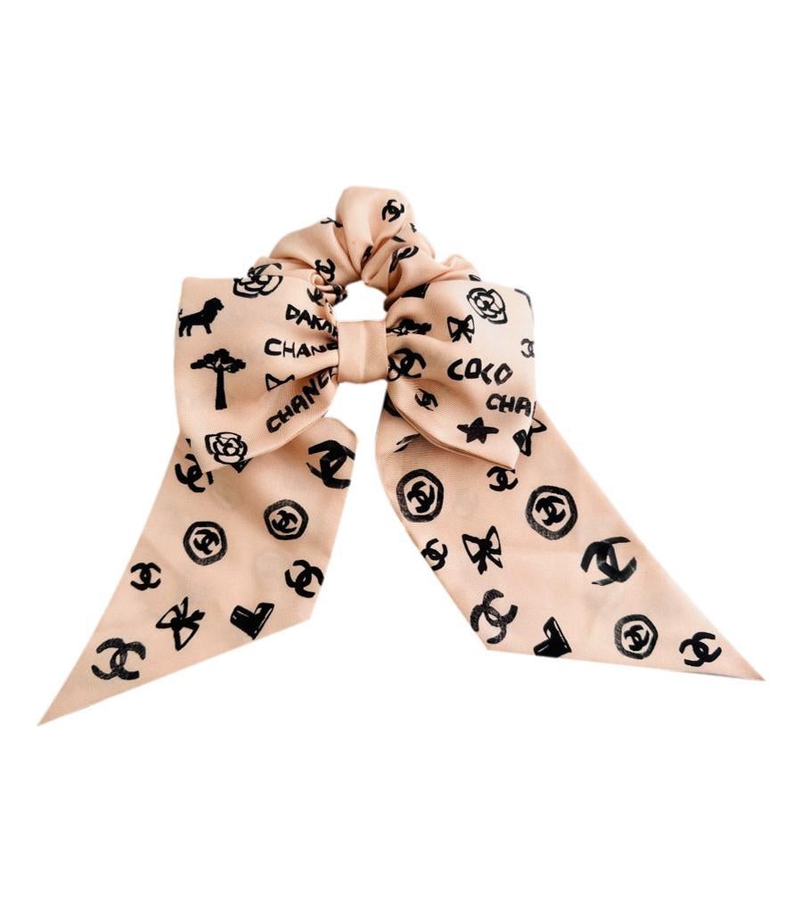 Accessoire pour cheveux Chanel avec nœud en soie portant le logo CC Pour femmes en vente